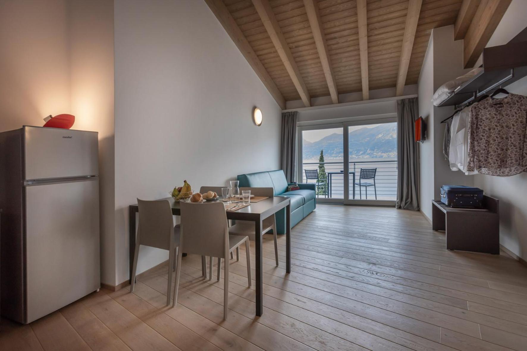 Plus Studio Apartment with Balcony and Lake View