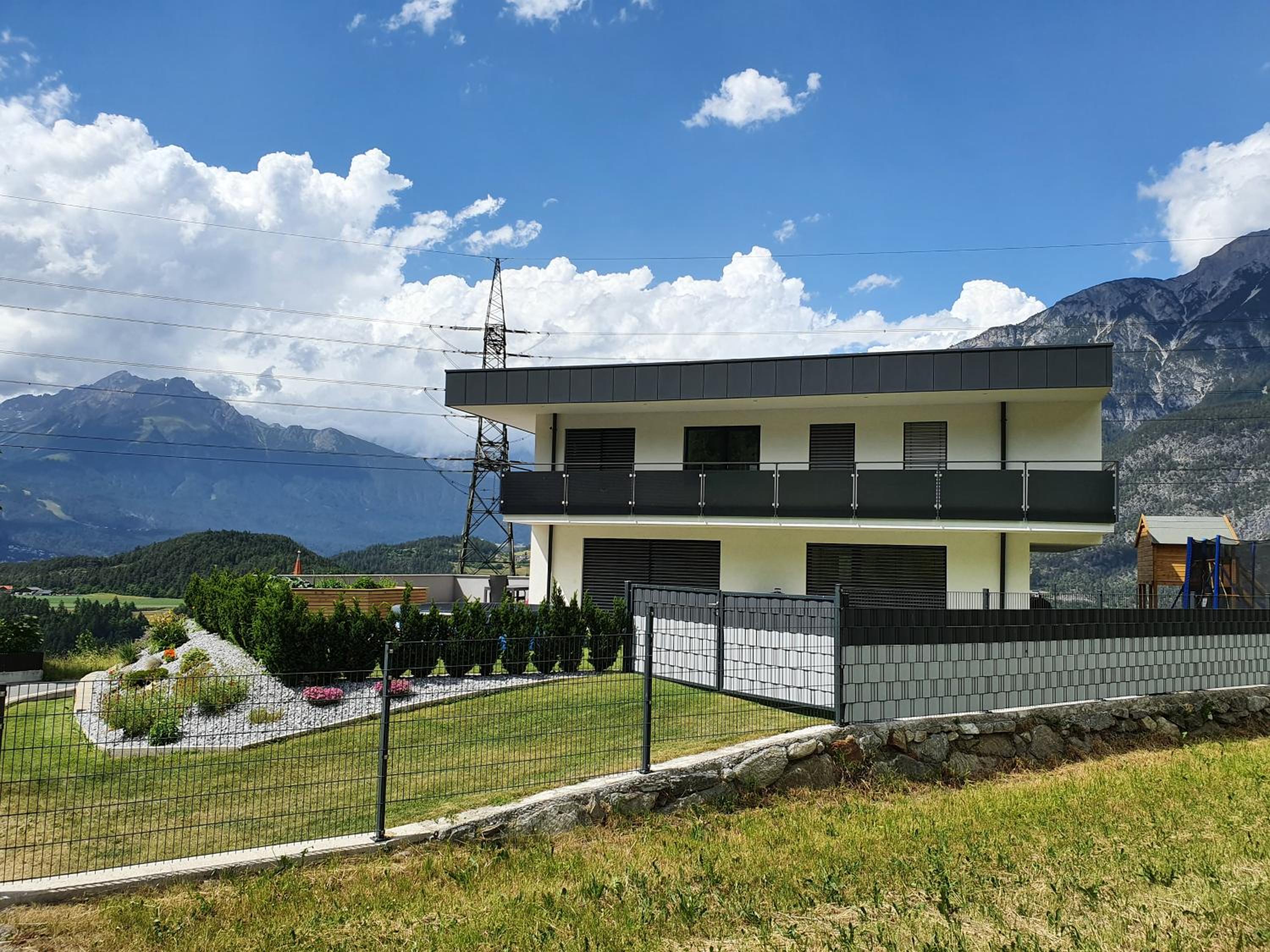Apartment with Mountain View photo 2