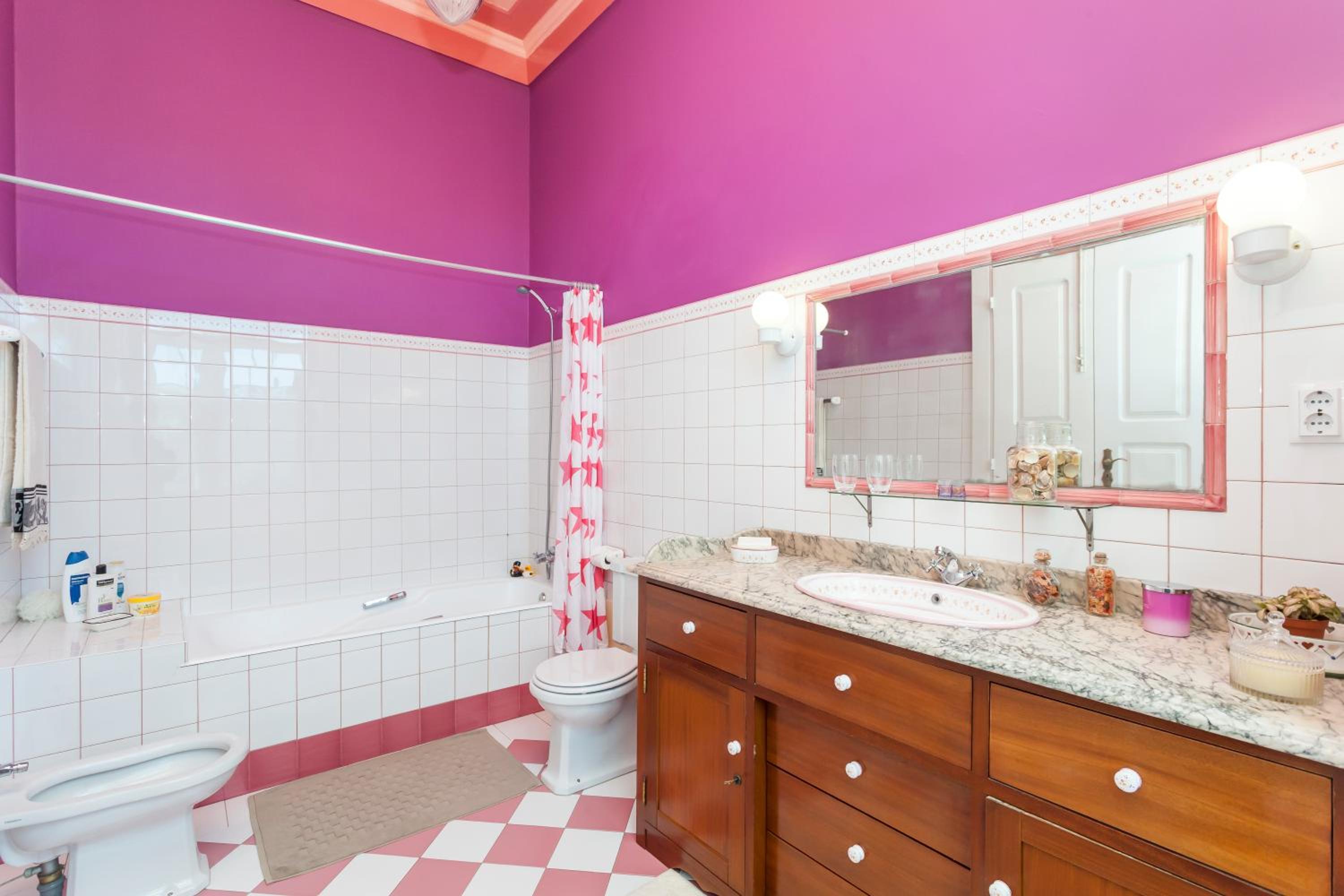 One-Bedroom Suite - Photo 8