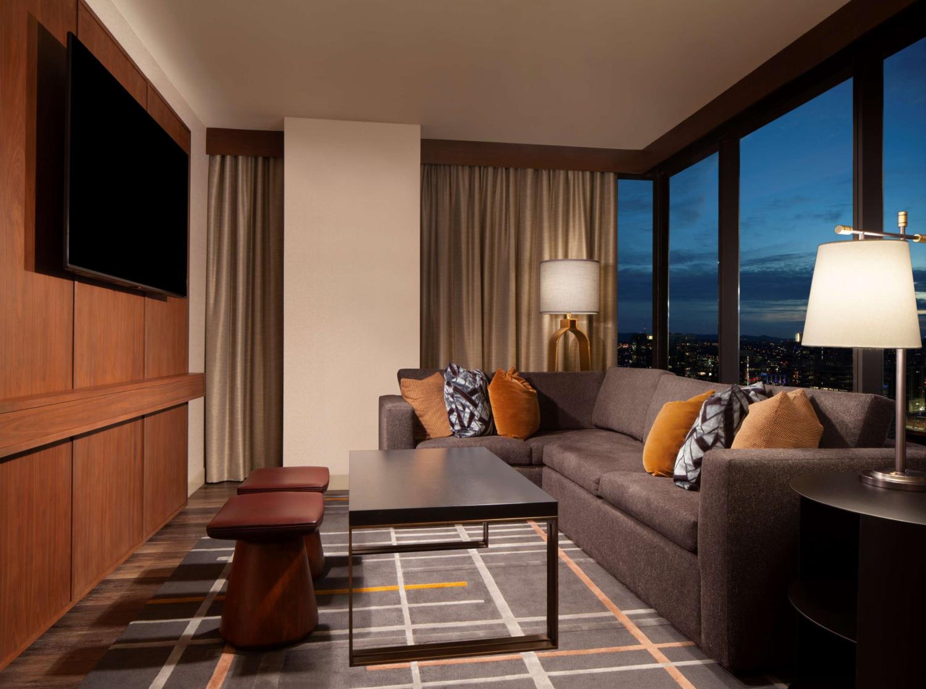 Corner King Suite - Photo 1