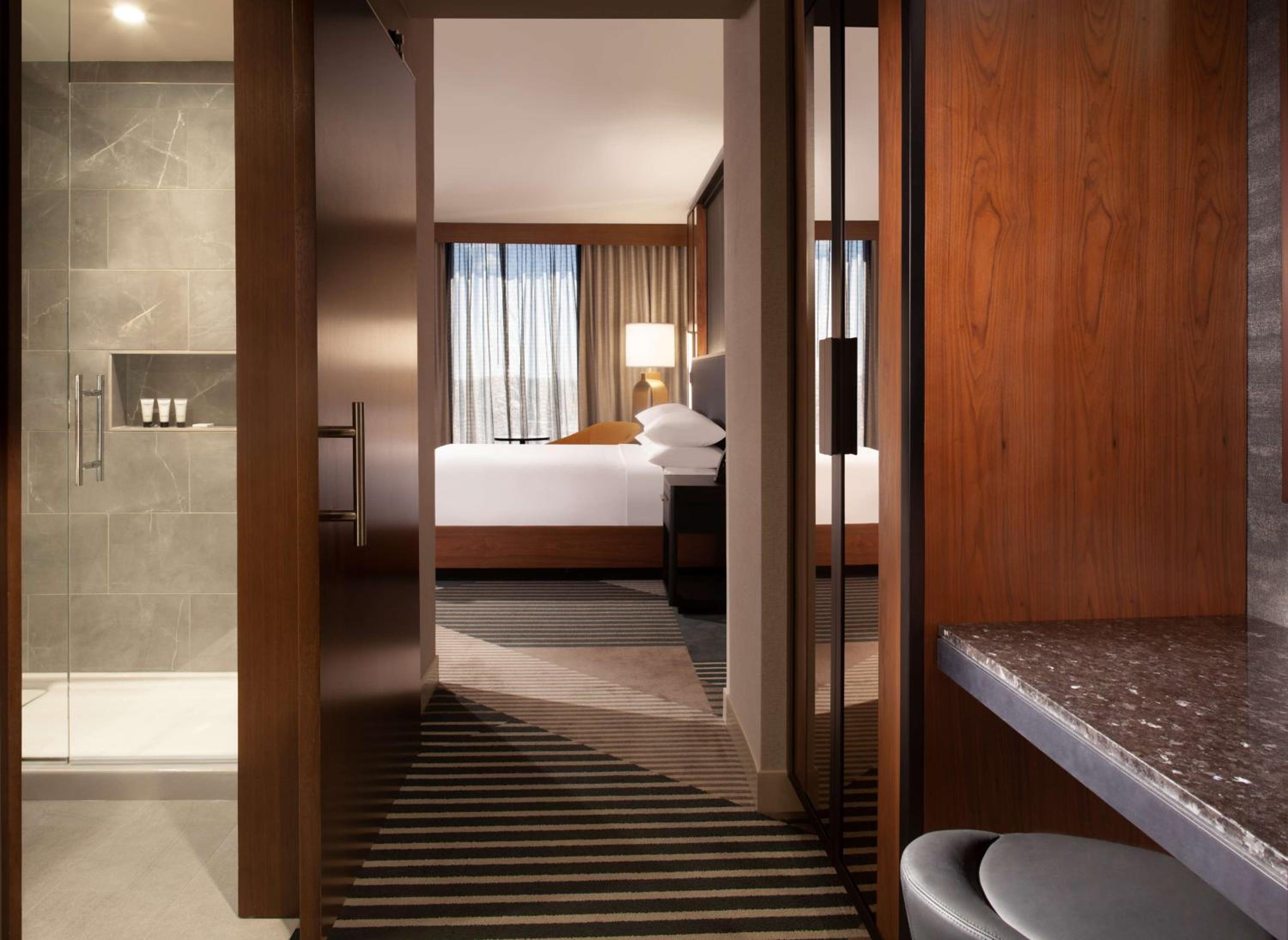 Executive King Suite - Photo 1