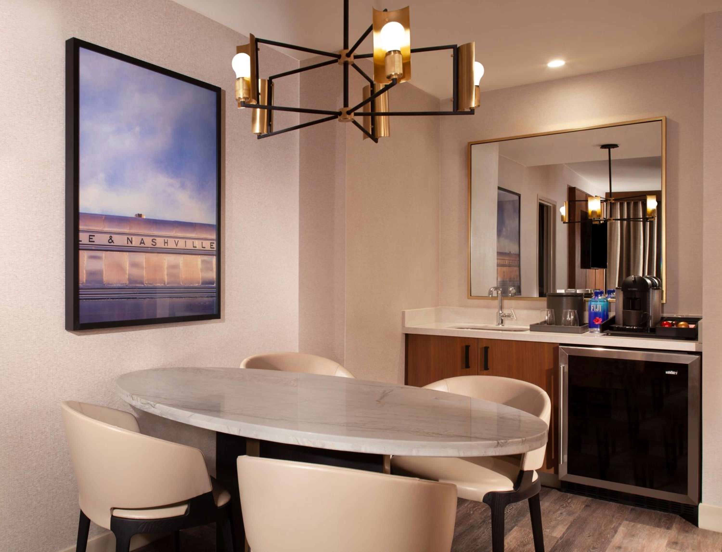 Executive King Suite - Photo 2