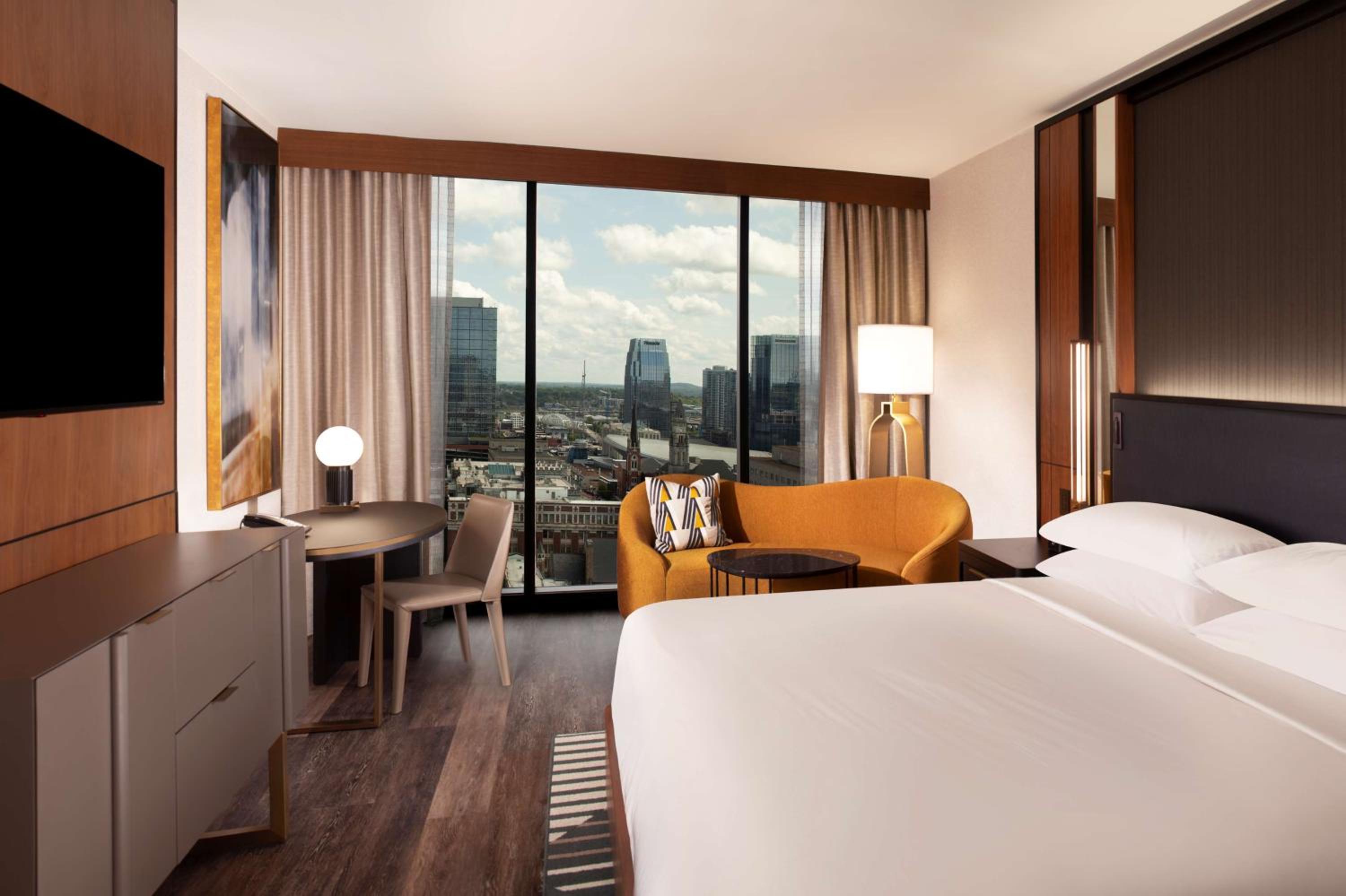 King Room with City View - Photo 5