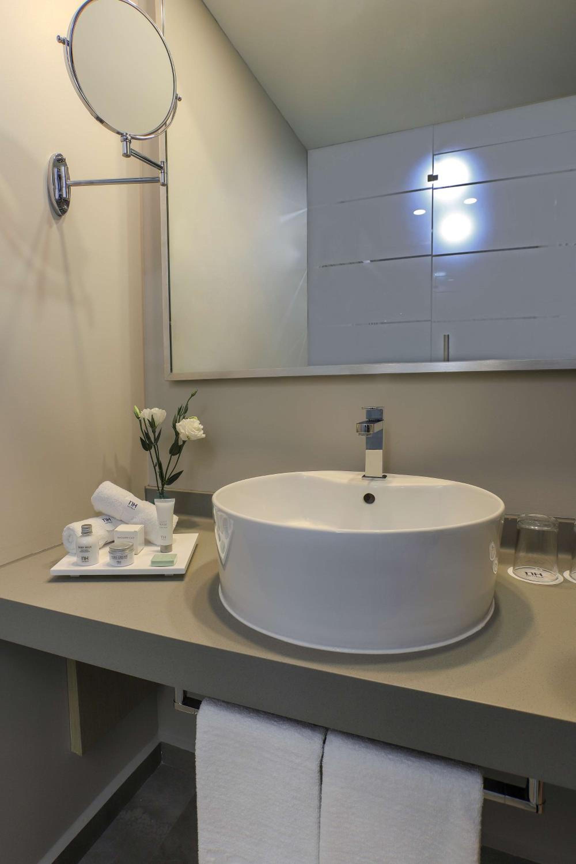 Standard Double or Twin Room - Photo 2