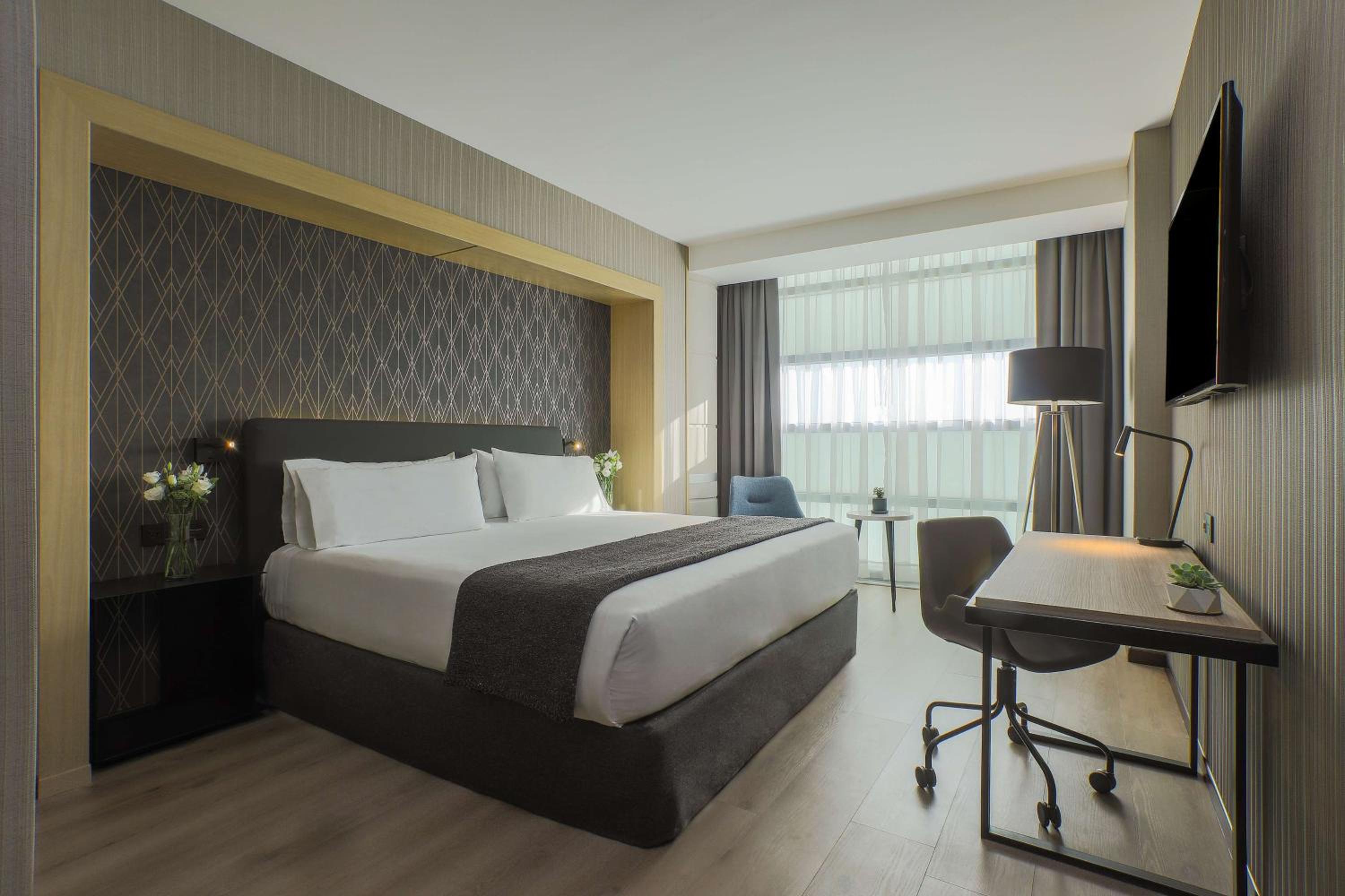 Superior King Room - Photo 3
