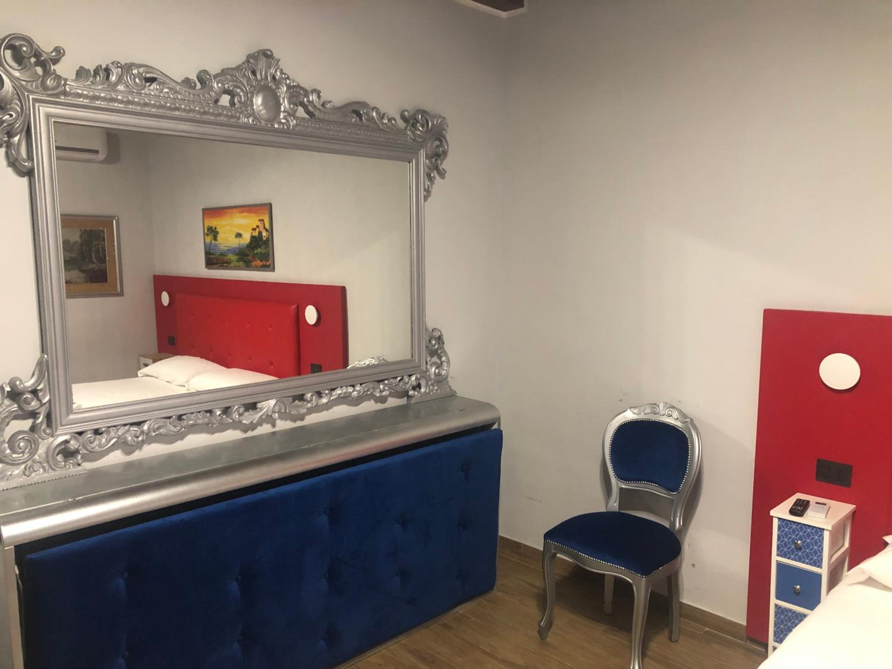 Deluxe Room - Photo 5