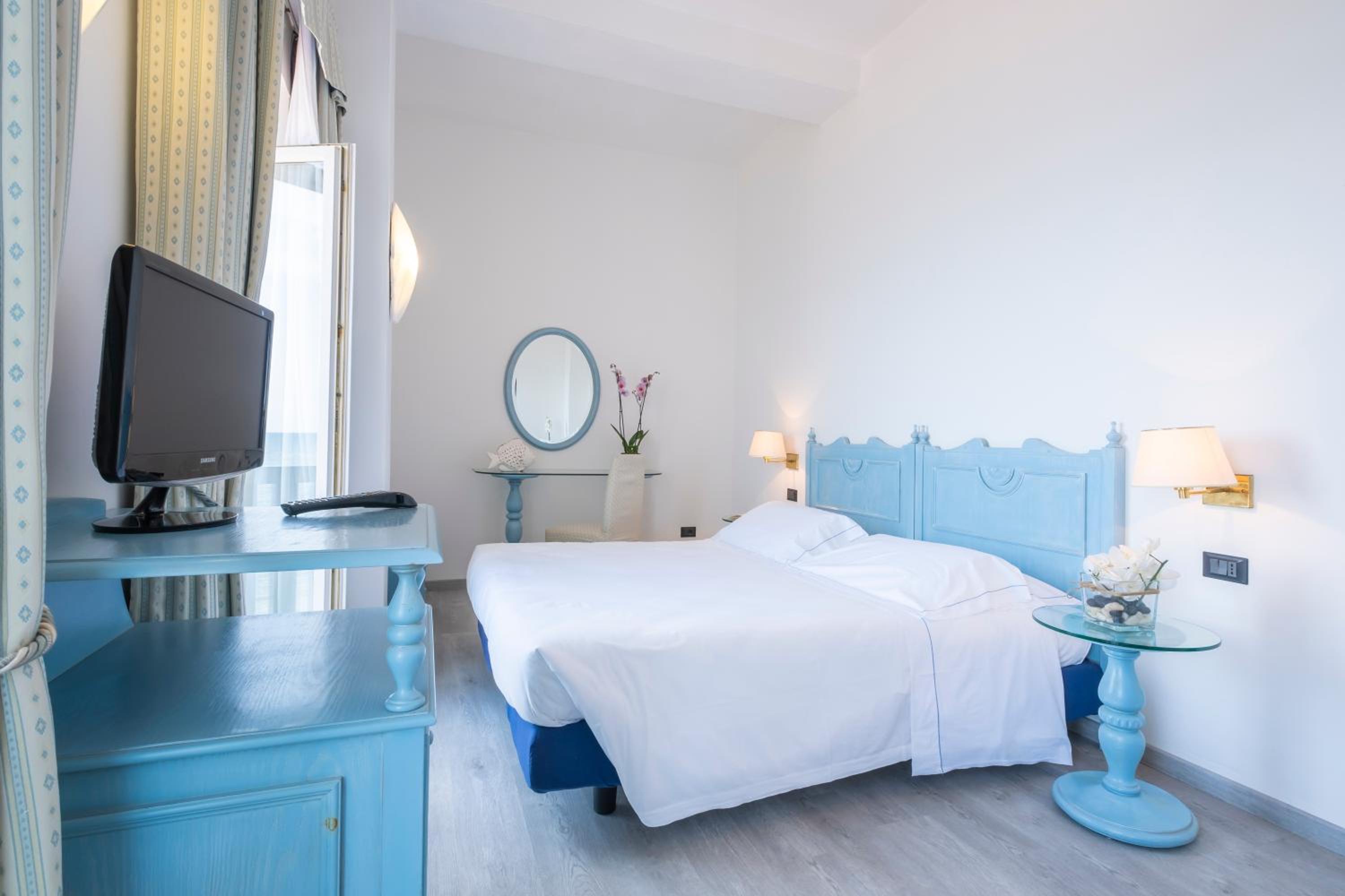 Double Room with Sea View - Photo 7
