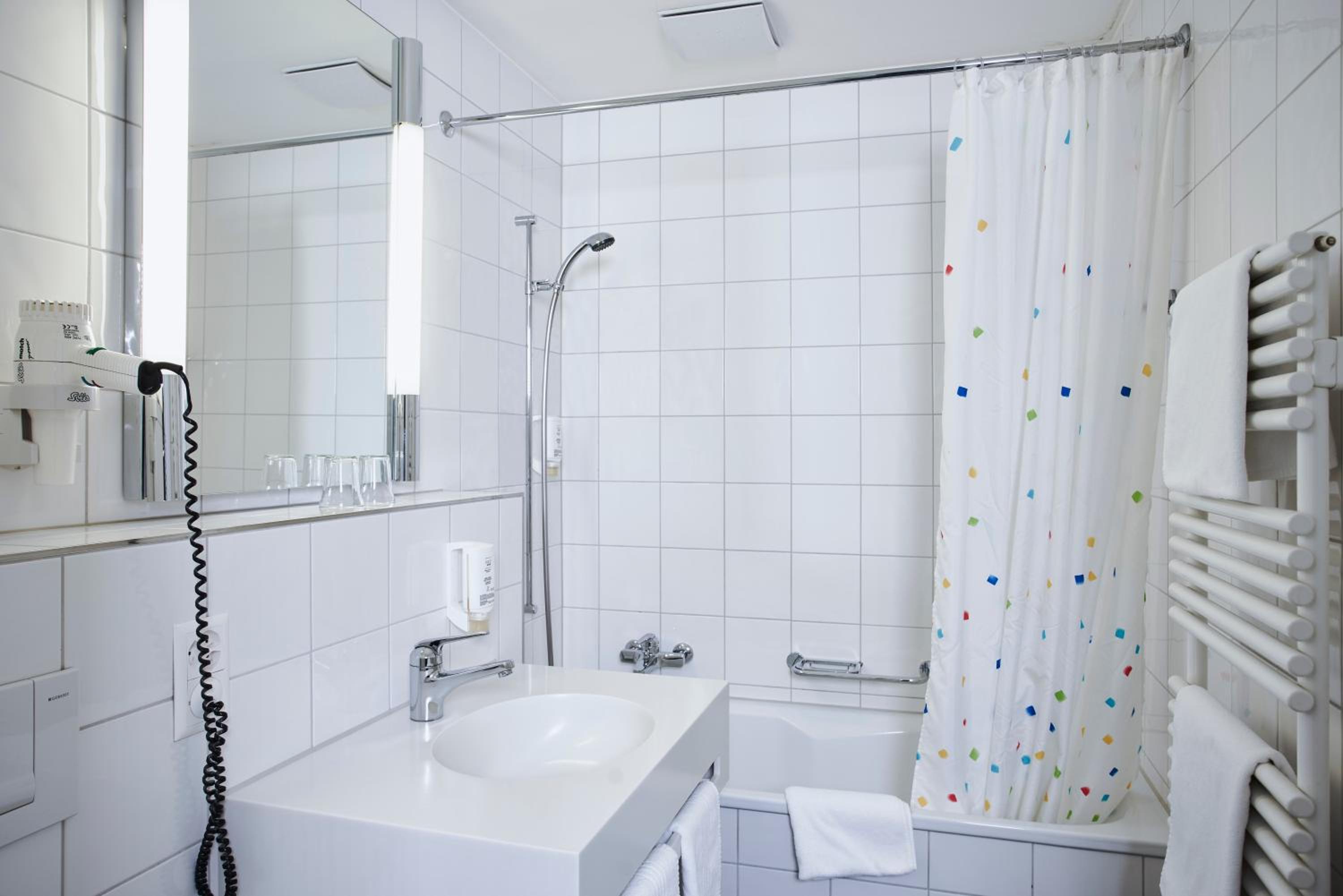 Standard Twin Room - Photo 2