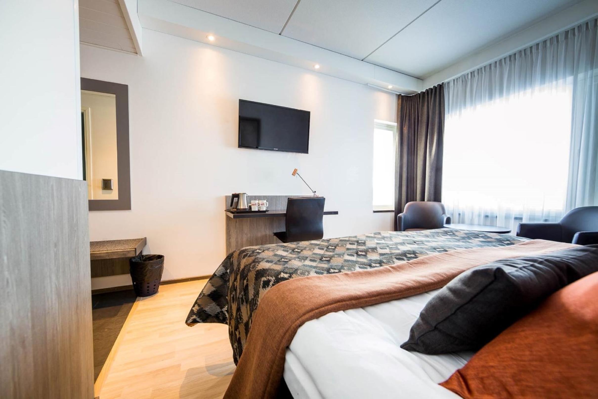 Superior Twin Room with Sauna with Lake or Forest View photo 3