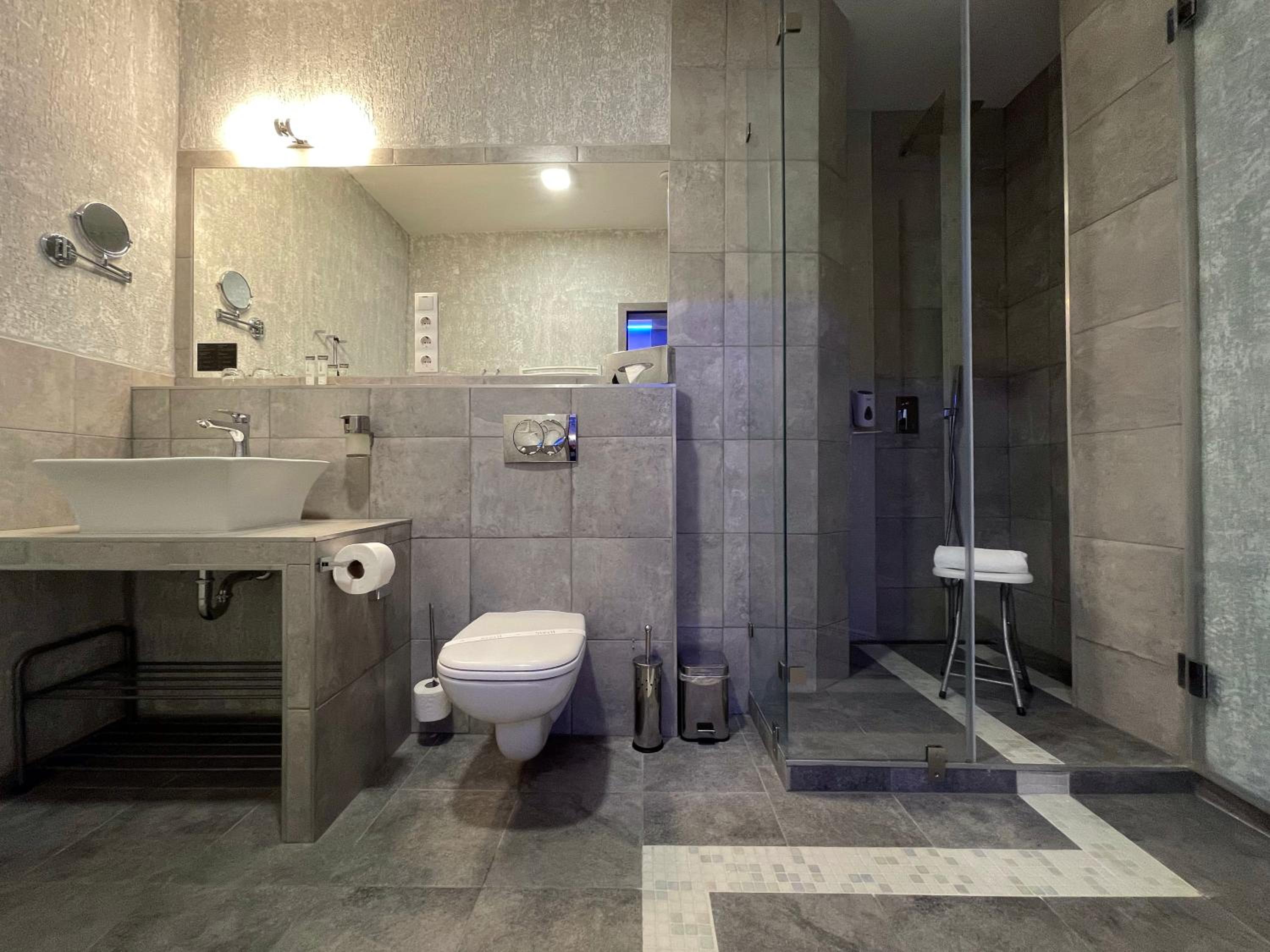 Quadruple Room - Photo 8