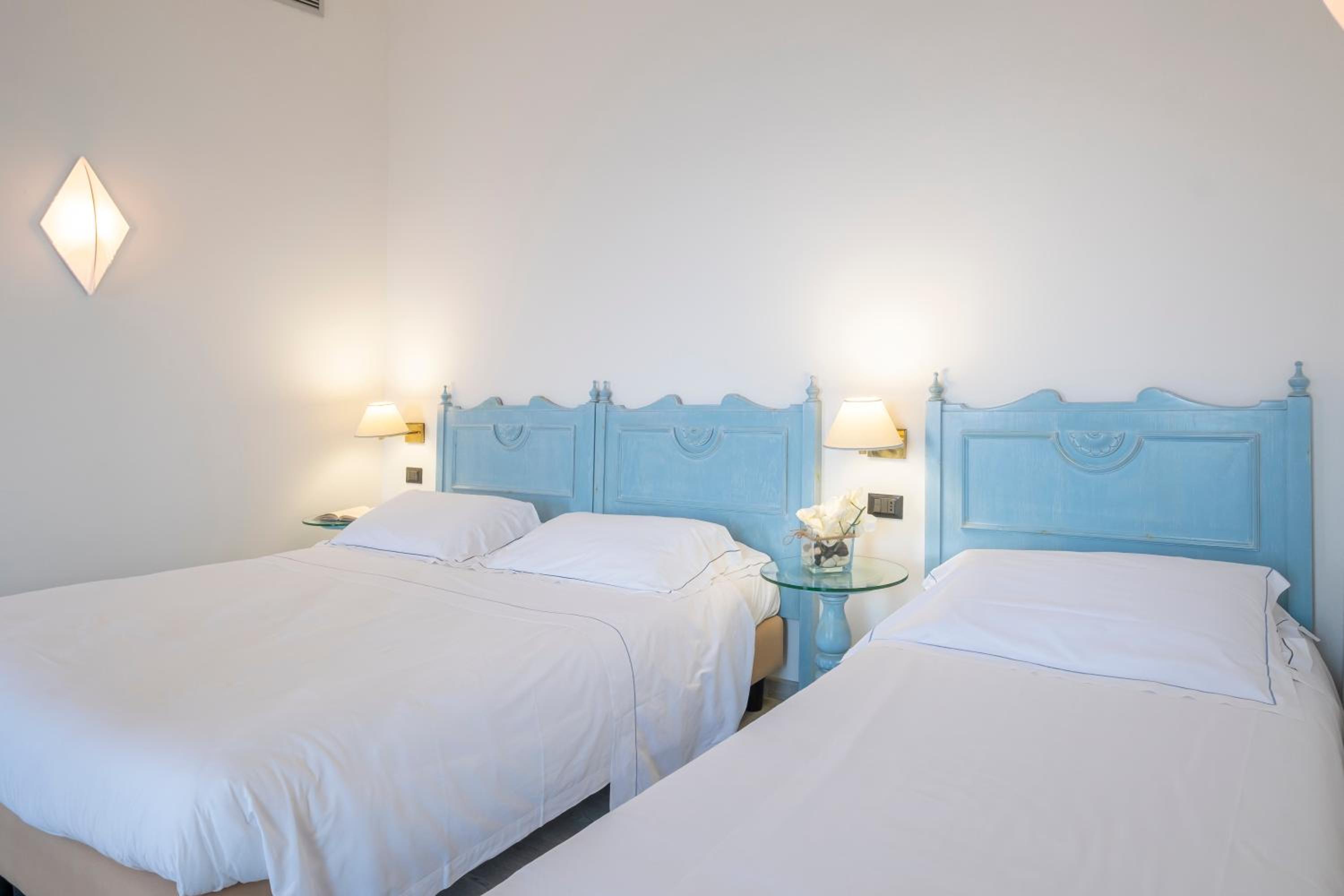 Double Room with Balcony and Sea View - Photo 4