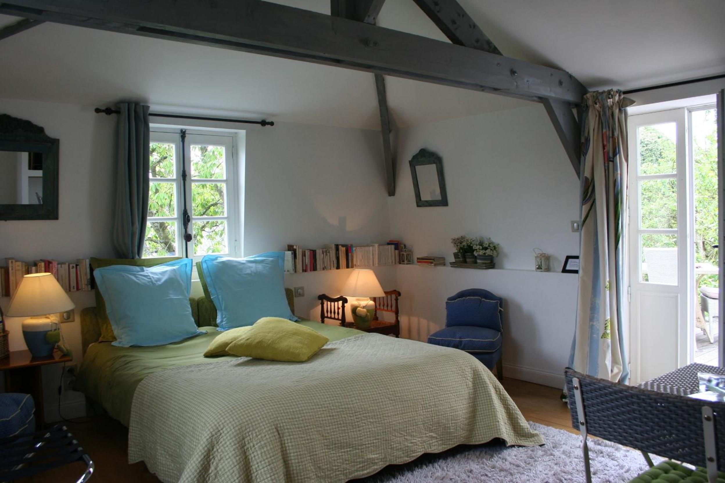 Double Room with Bathroom -Prunier photo 1