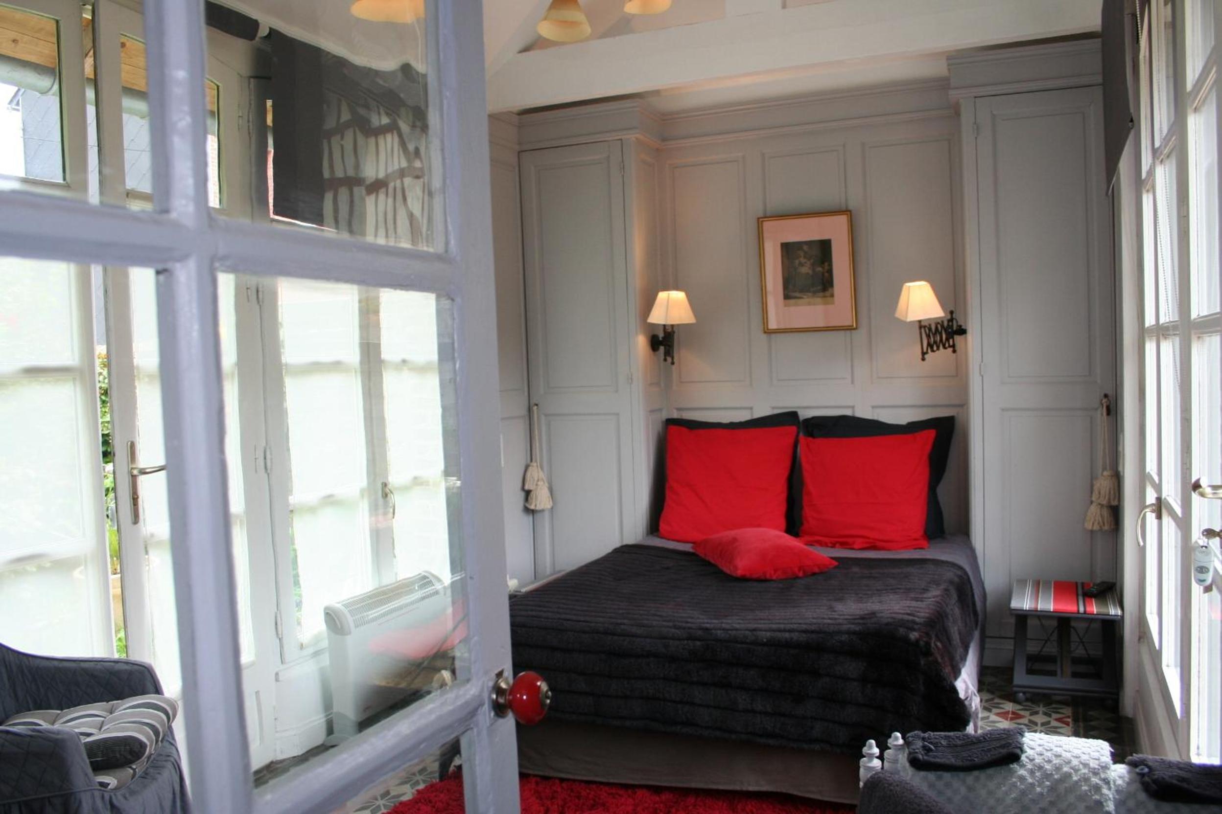 Deluxe Double Room with Shower- Pavillon photo 2