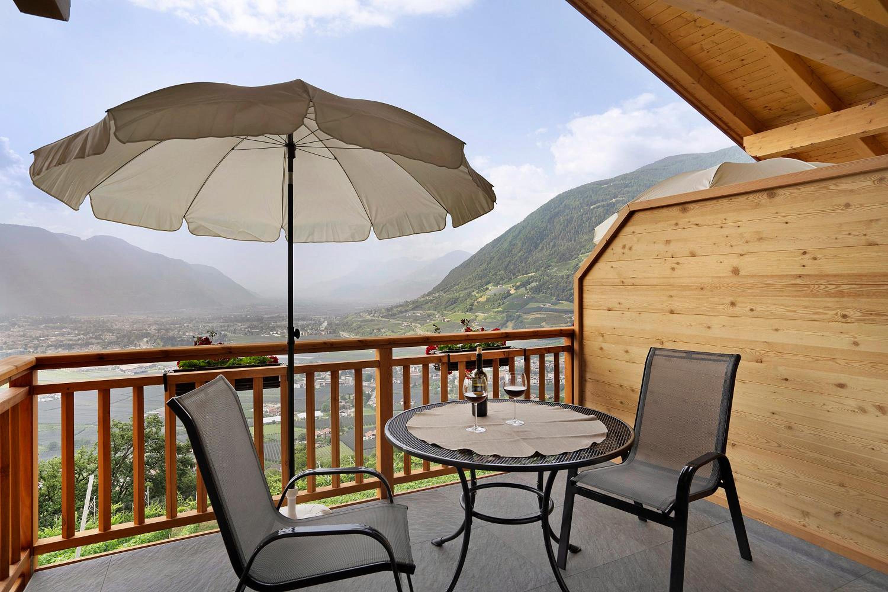 Two-Bedroom Deluxe Apartment with Garden View photo 3