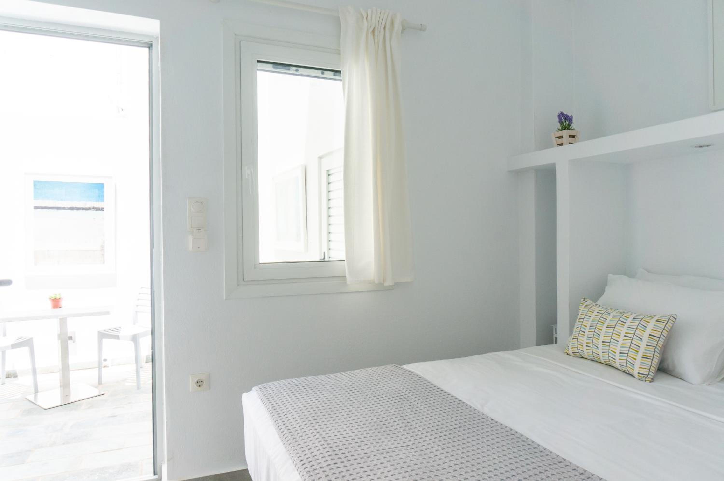 Standard Double Room - Photo 9