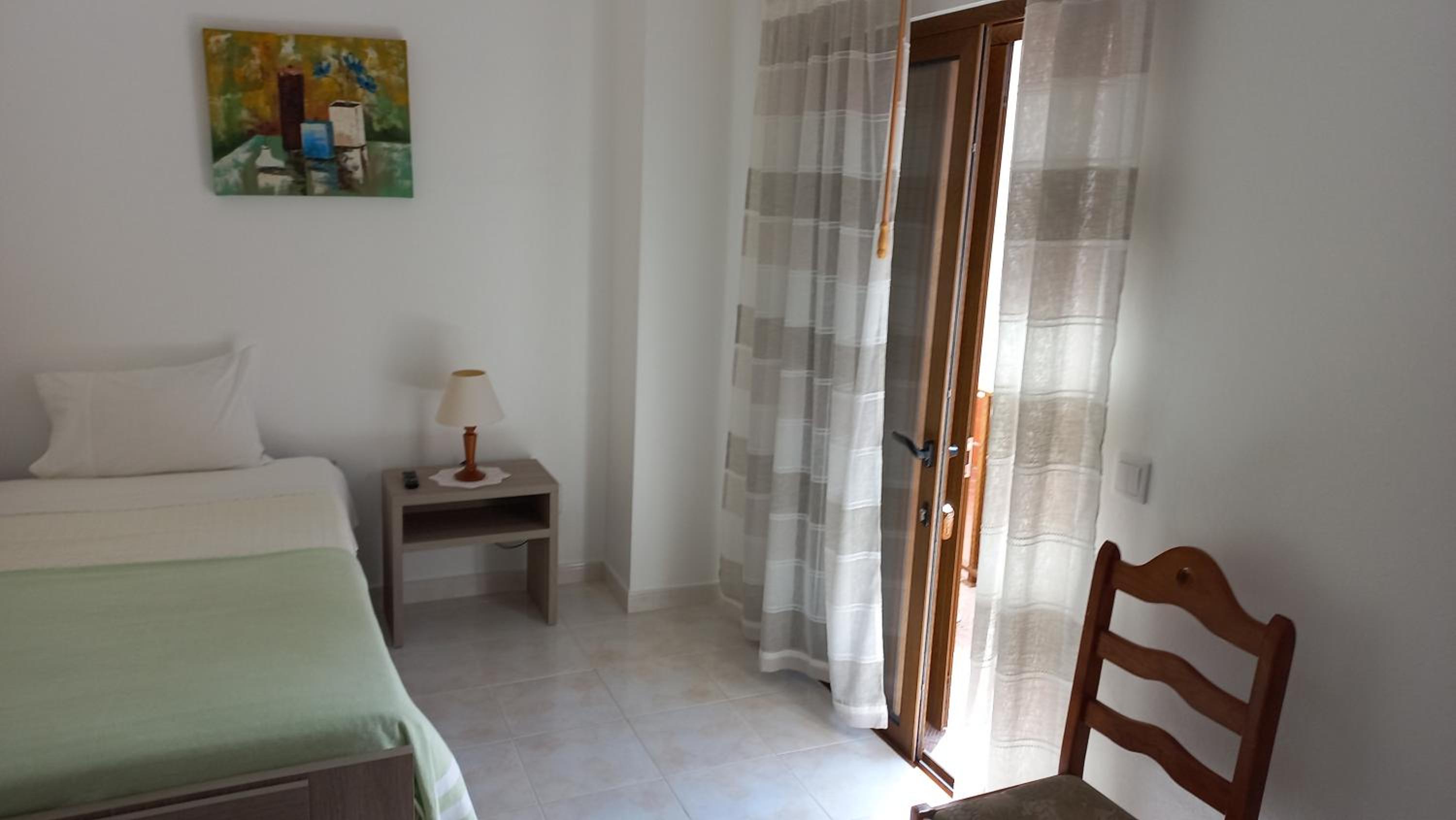 Single Room with Private Bathroom photo 3
