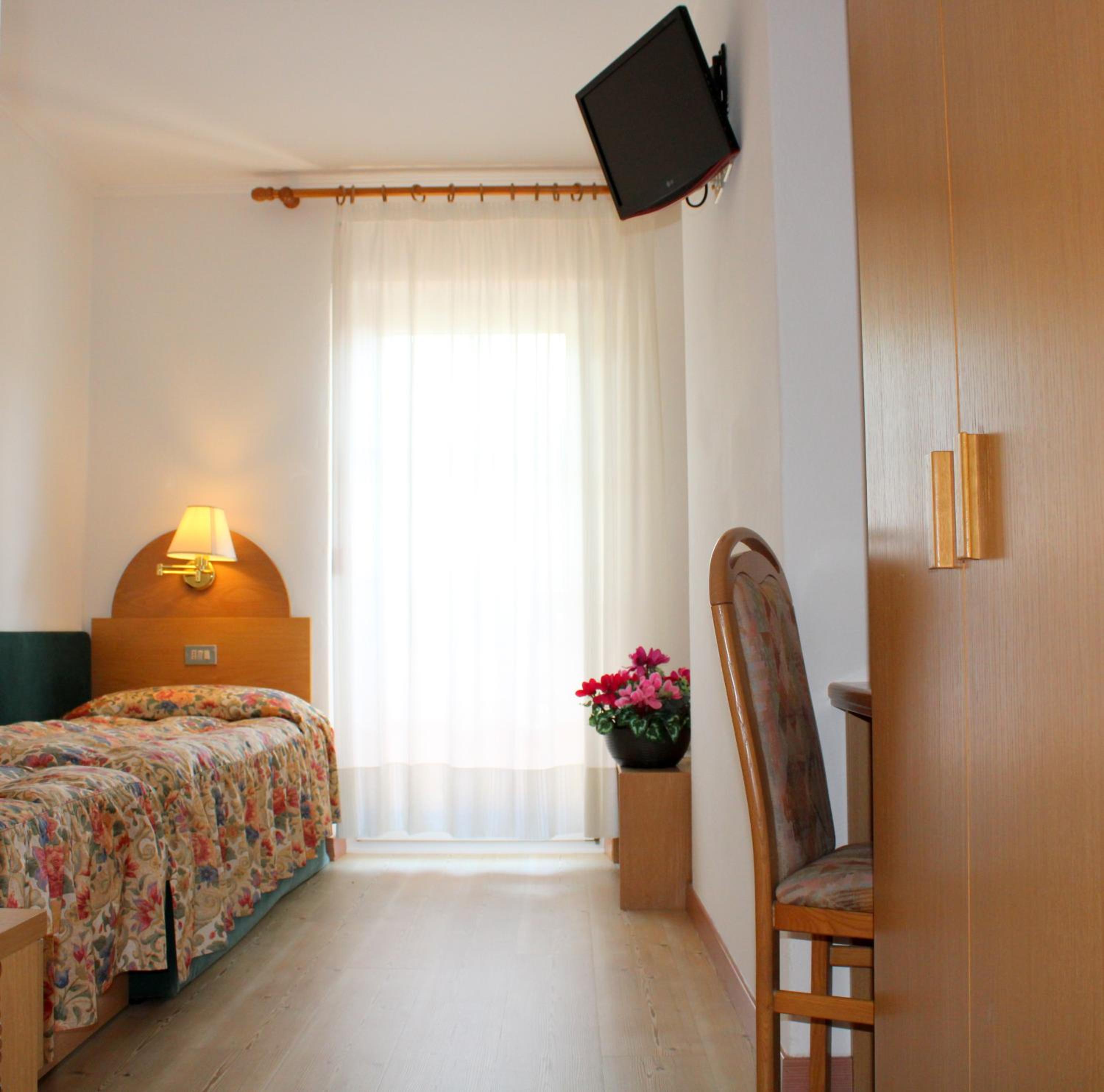 Single Room photo 2
