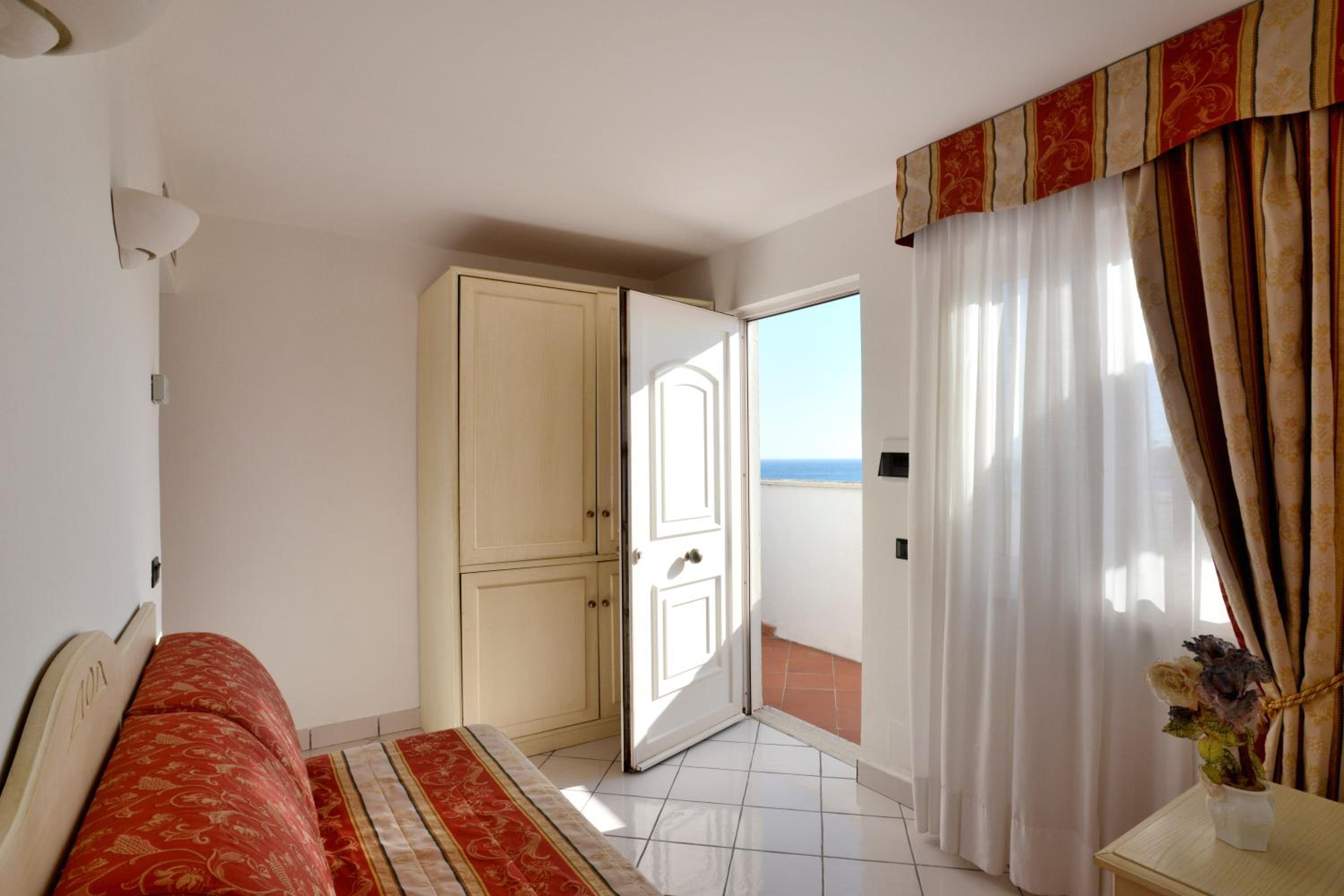 Junior Suite with Sea View - Photo 1