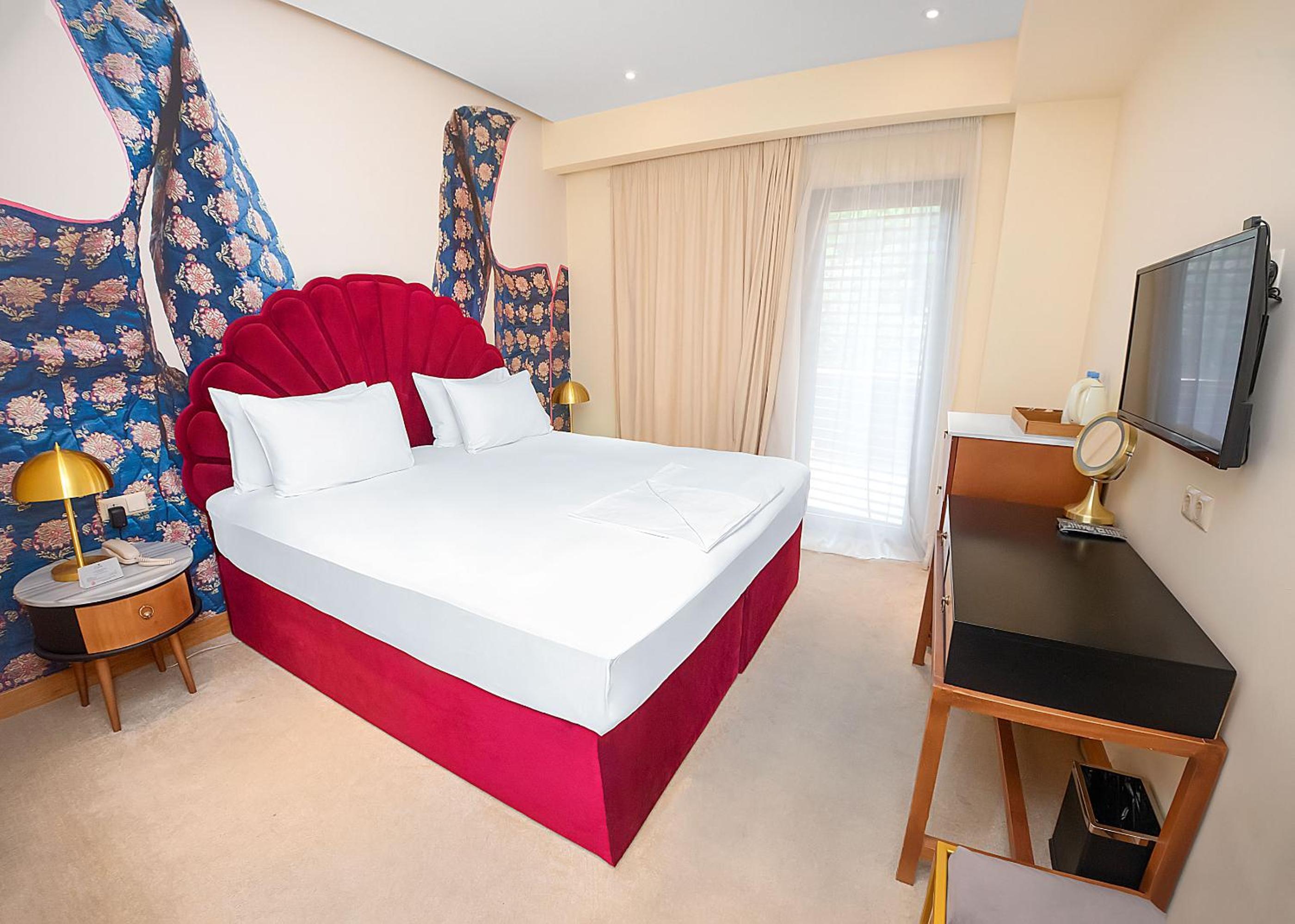 Deluxe Double Room with Balcony photo 3