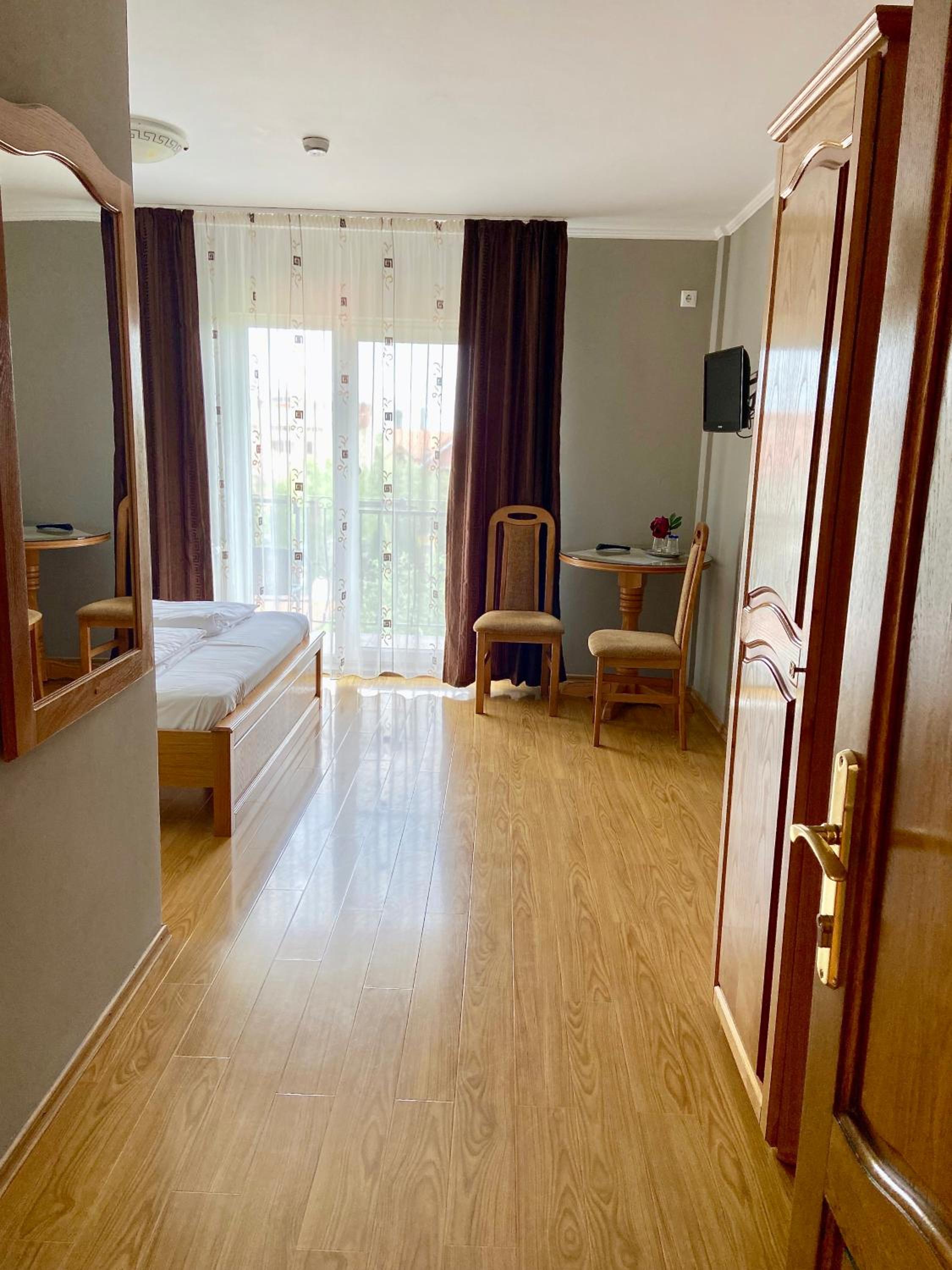 Deluxe Double Room - Photo 1