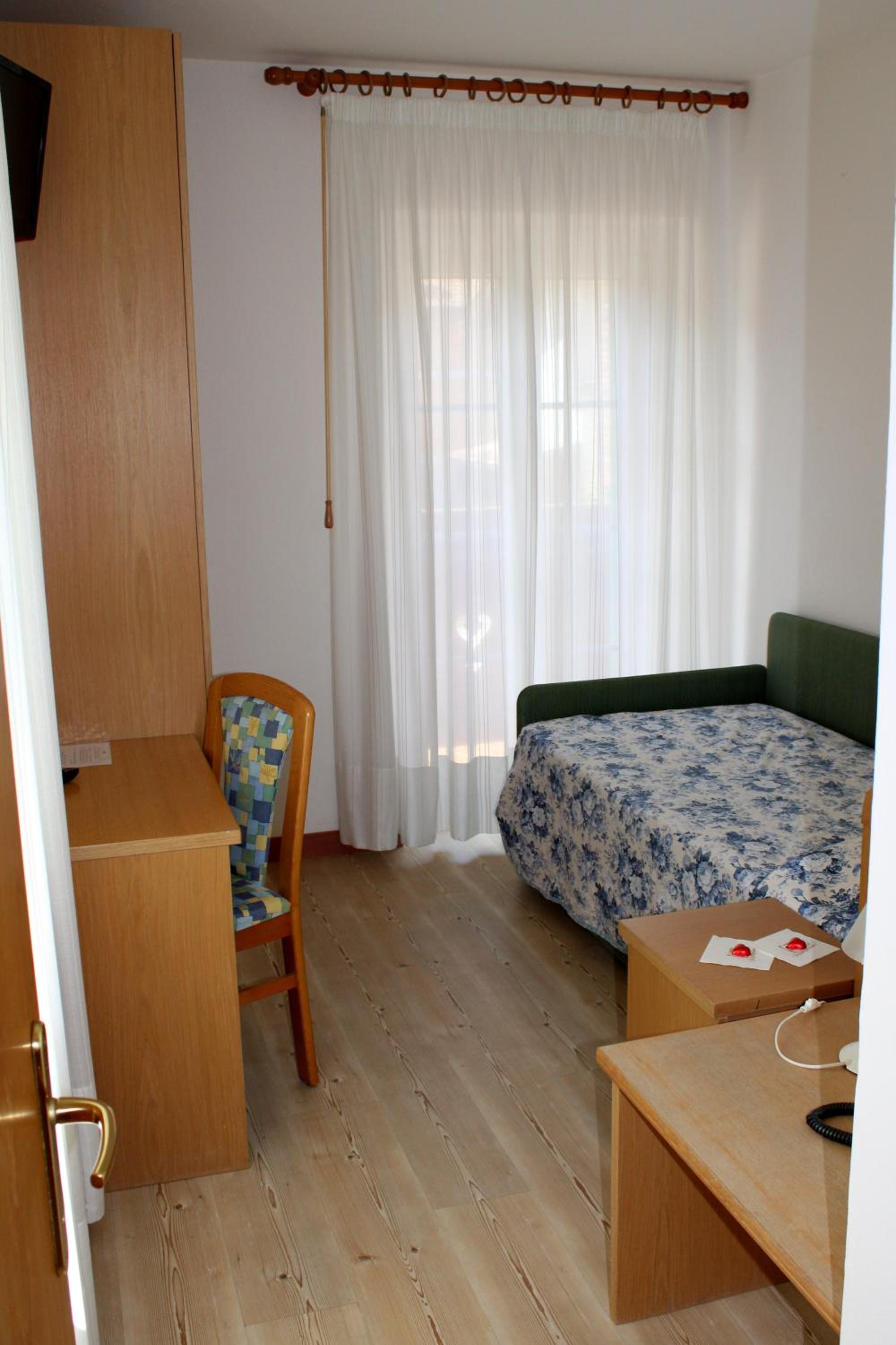 Twin Room with Mountain View photo 3