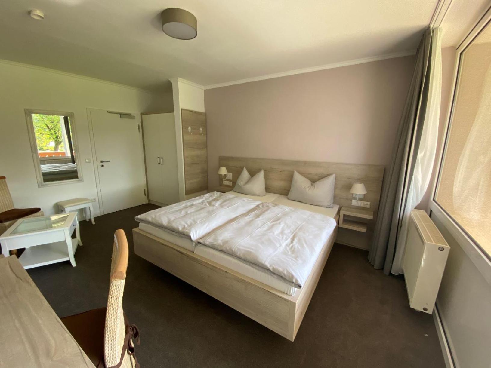 Double Room with Balcony - Photo 2