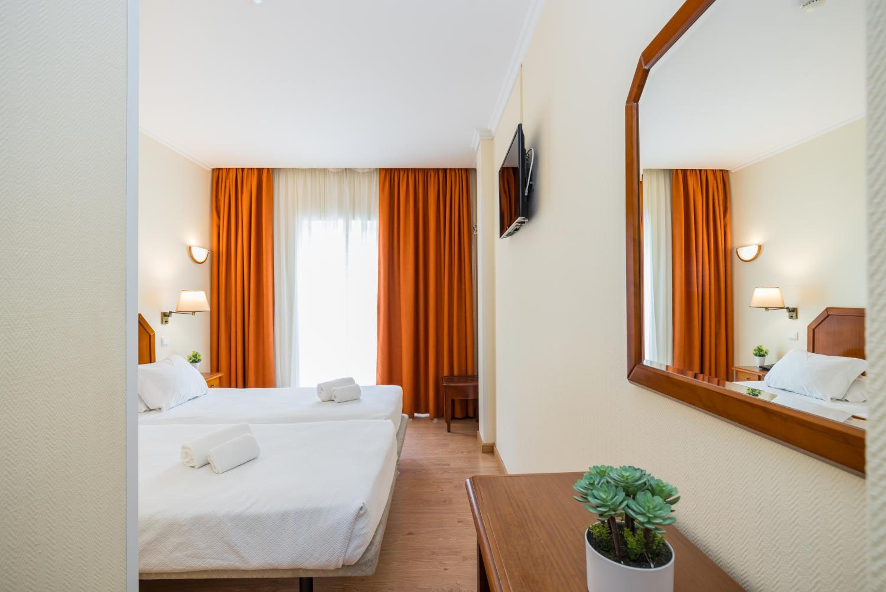 Twin Room - Photo 1