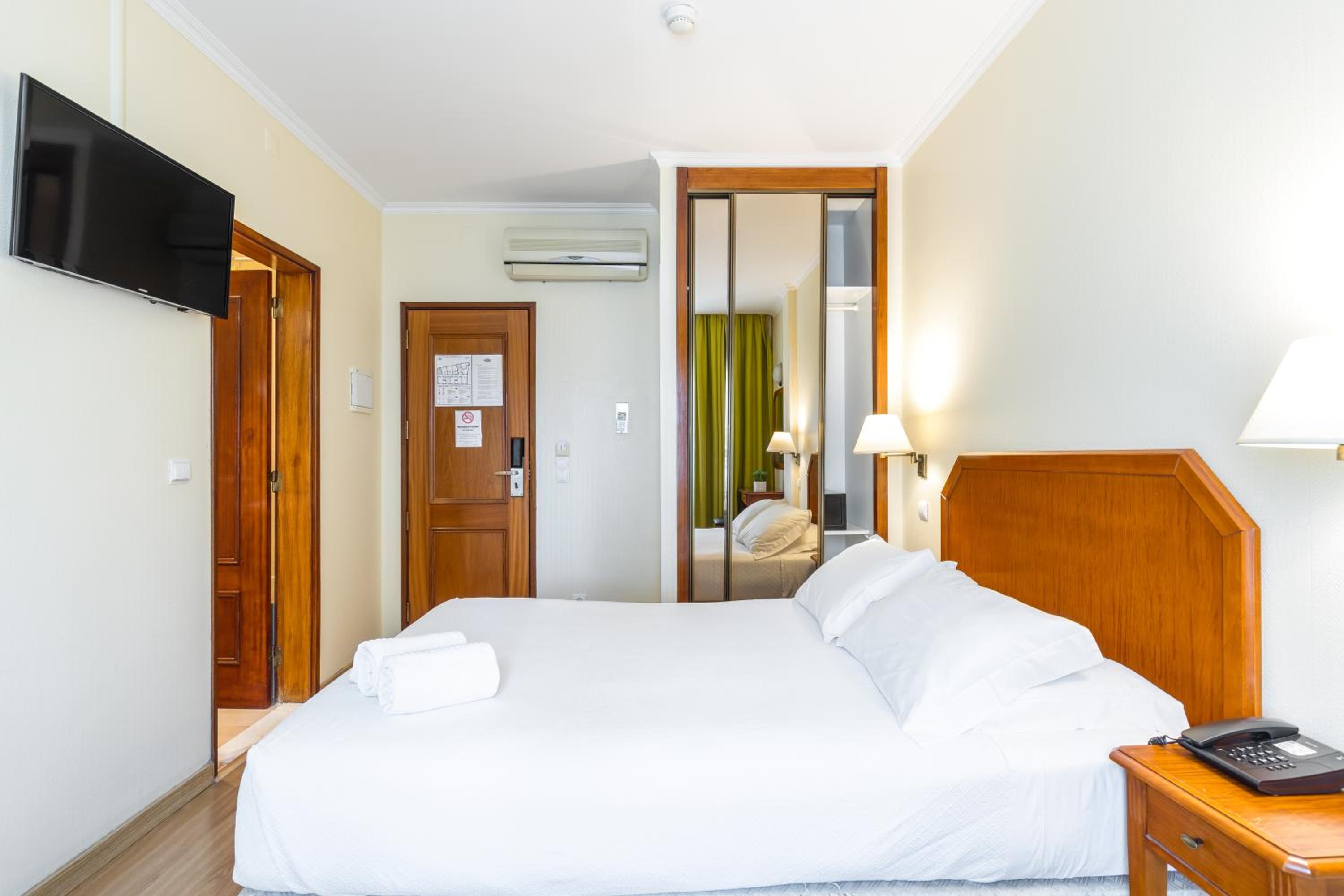 Double Room - Photo 5