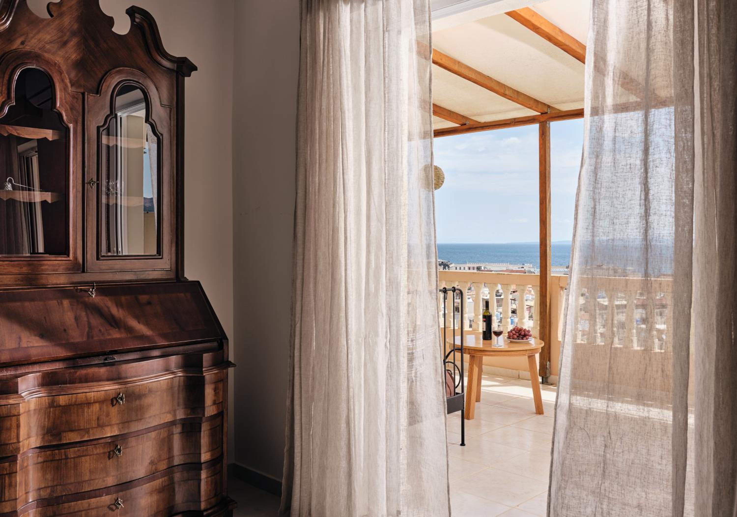 Deluxe Family Suite photo 3
