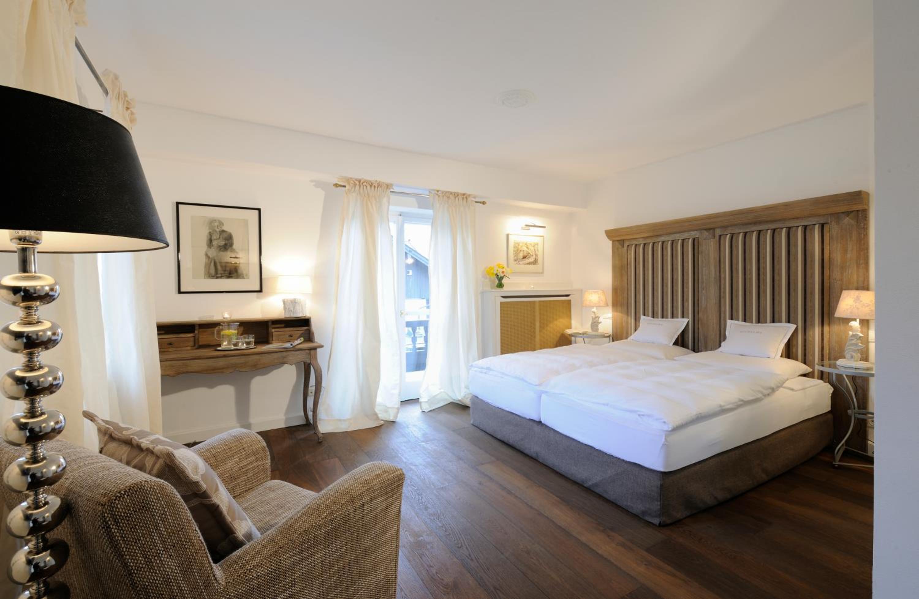 Standard Double Room - Photo 11