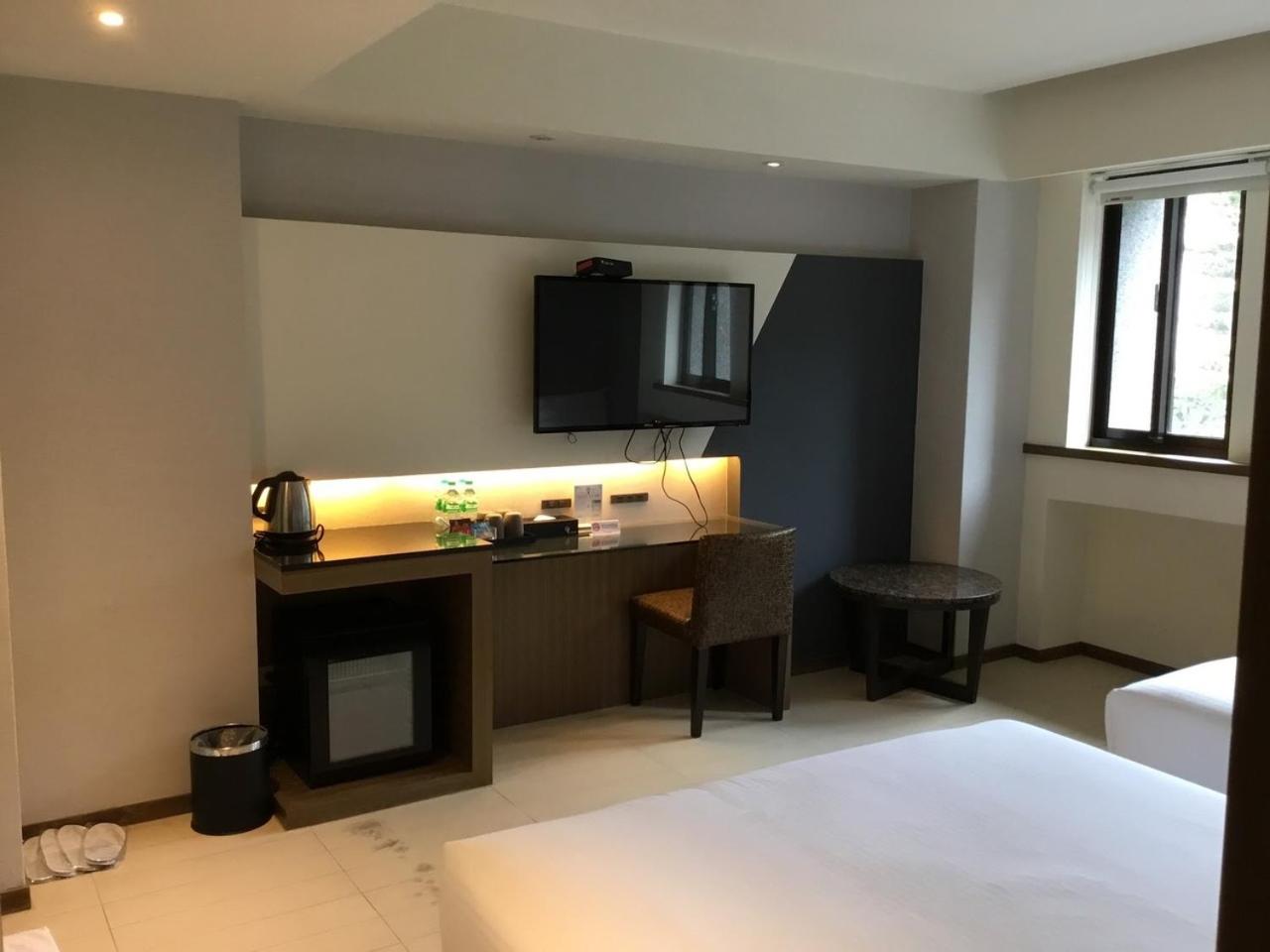 Deluxe Queen Room with Two Queen Beds photo 2