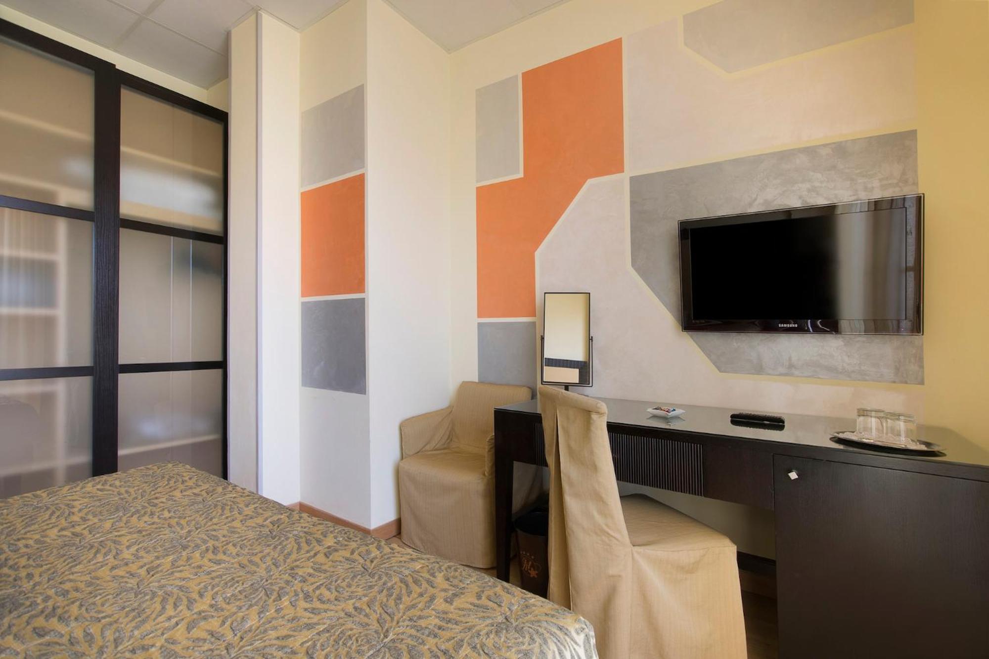 Economy Double Room - Photo 7