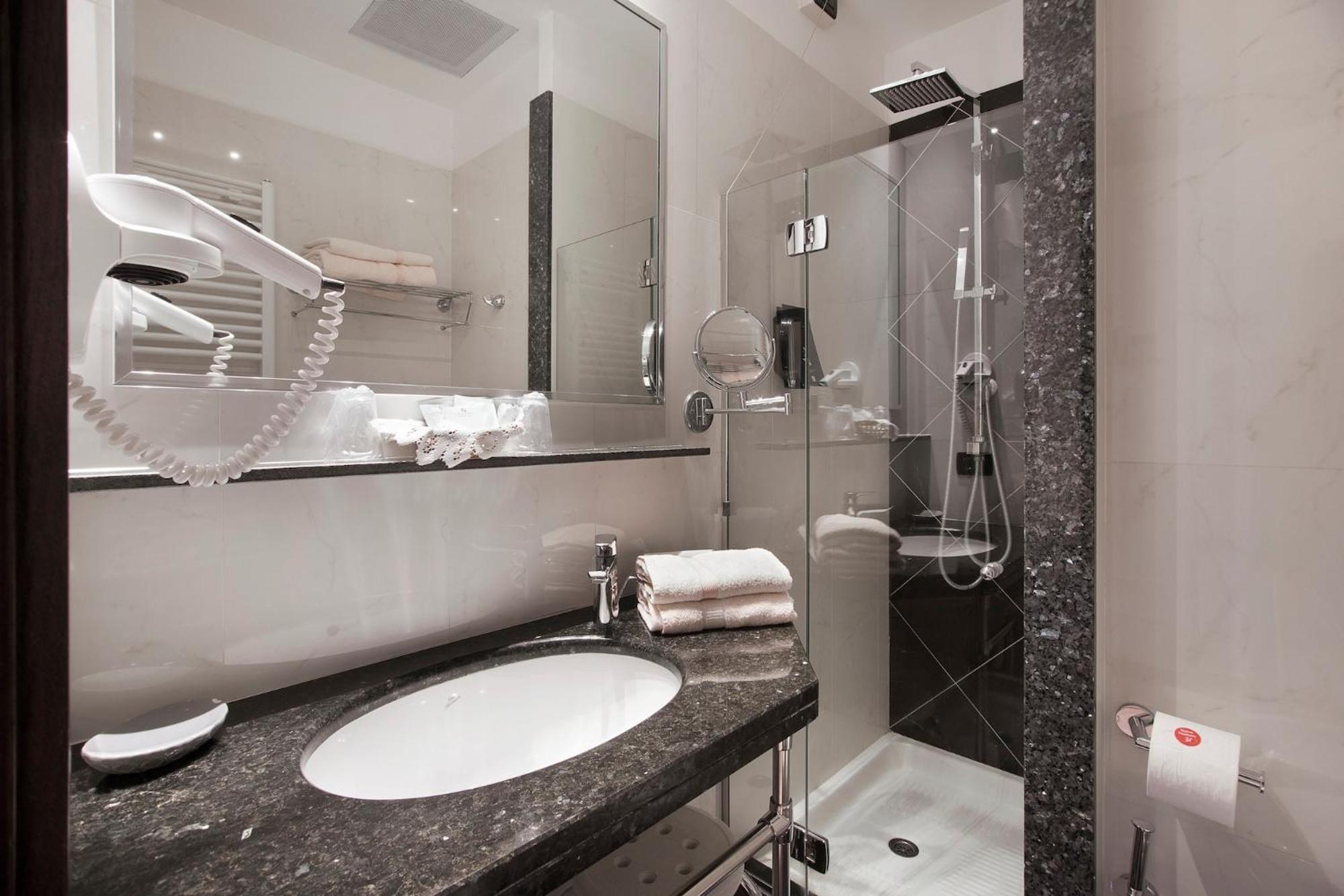 Economy Double Room - Photo 6