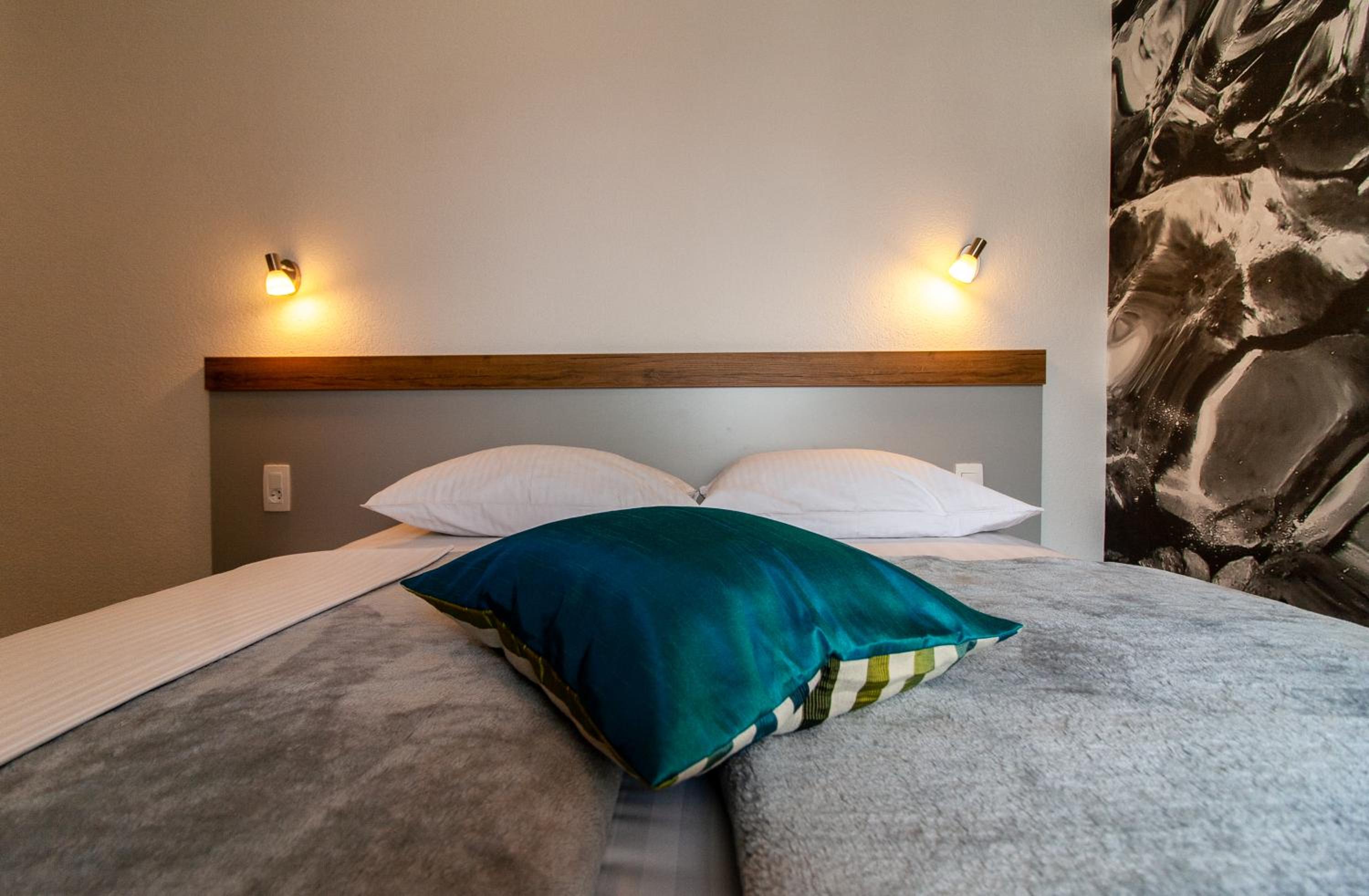Deluxe Double Room with Side Sea View photo 1
