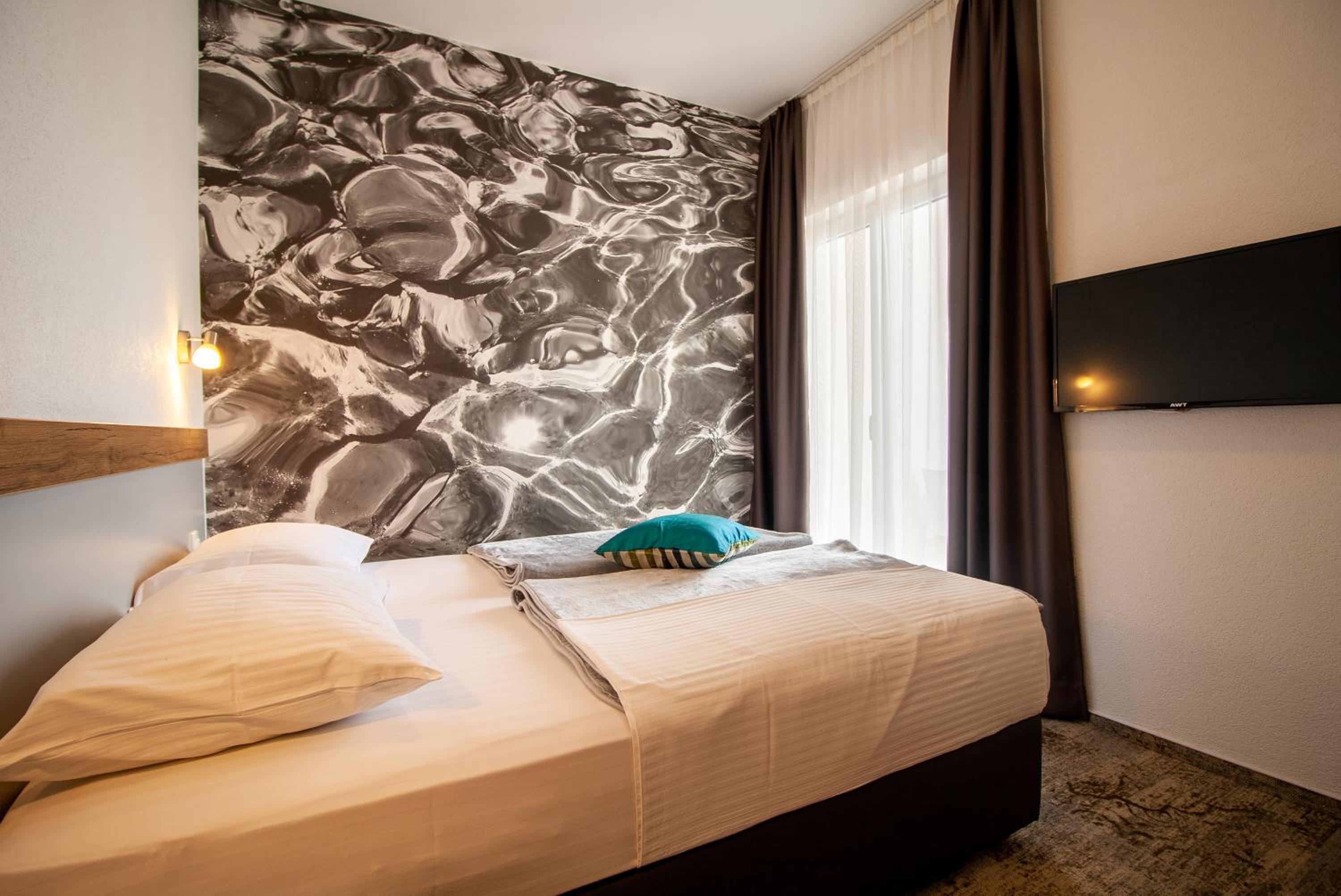 Deluxe Double Room with Side Sea View photo 2
