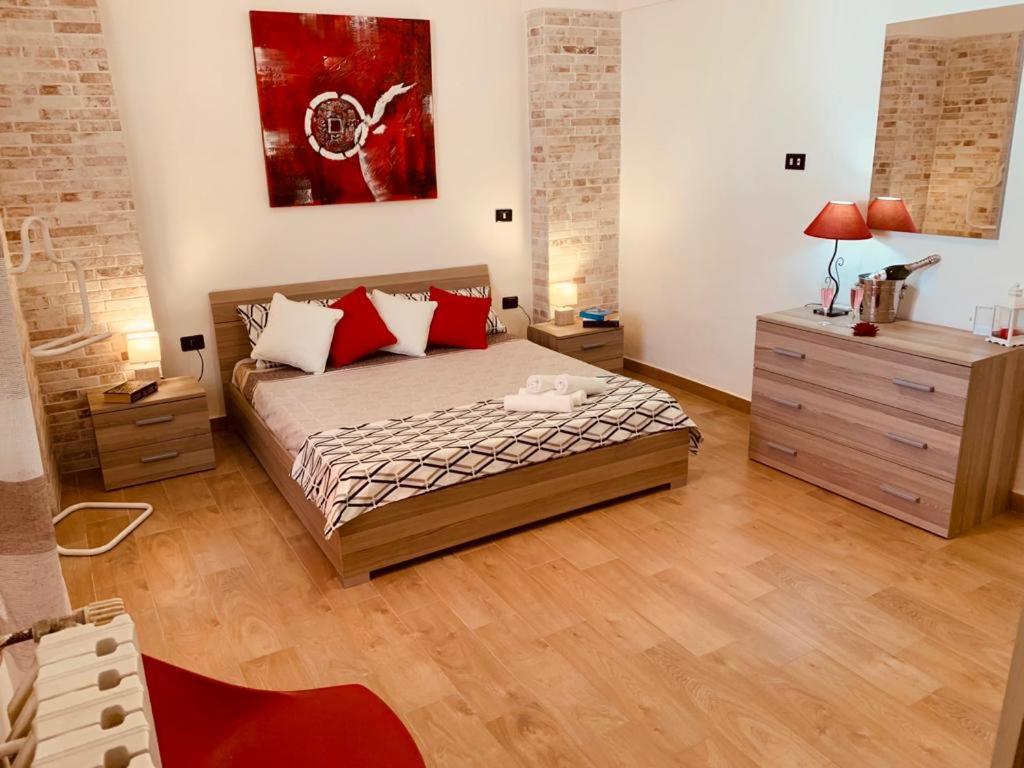 One-Bedroom Apartment - Photo 1