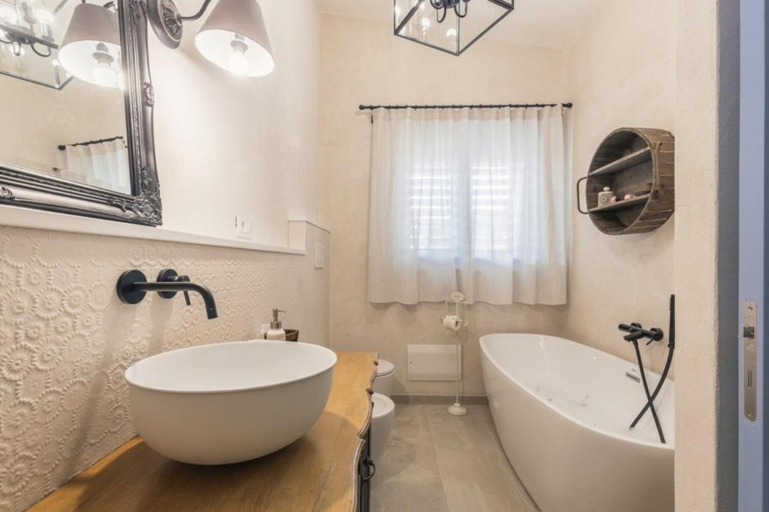 Deluxe Double Room with Balcony and Sea View - Photo 4