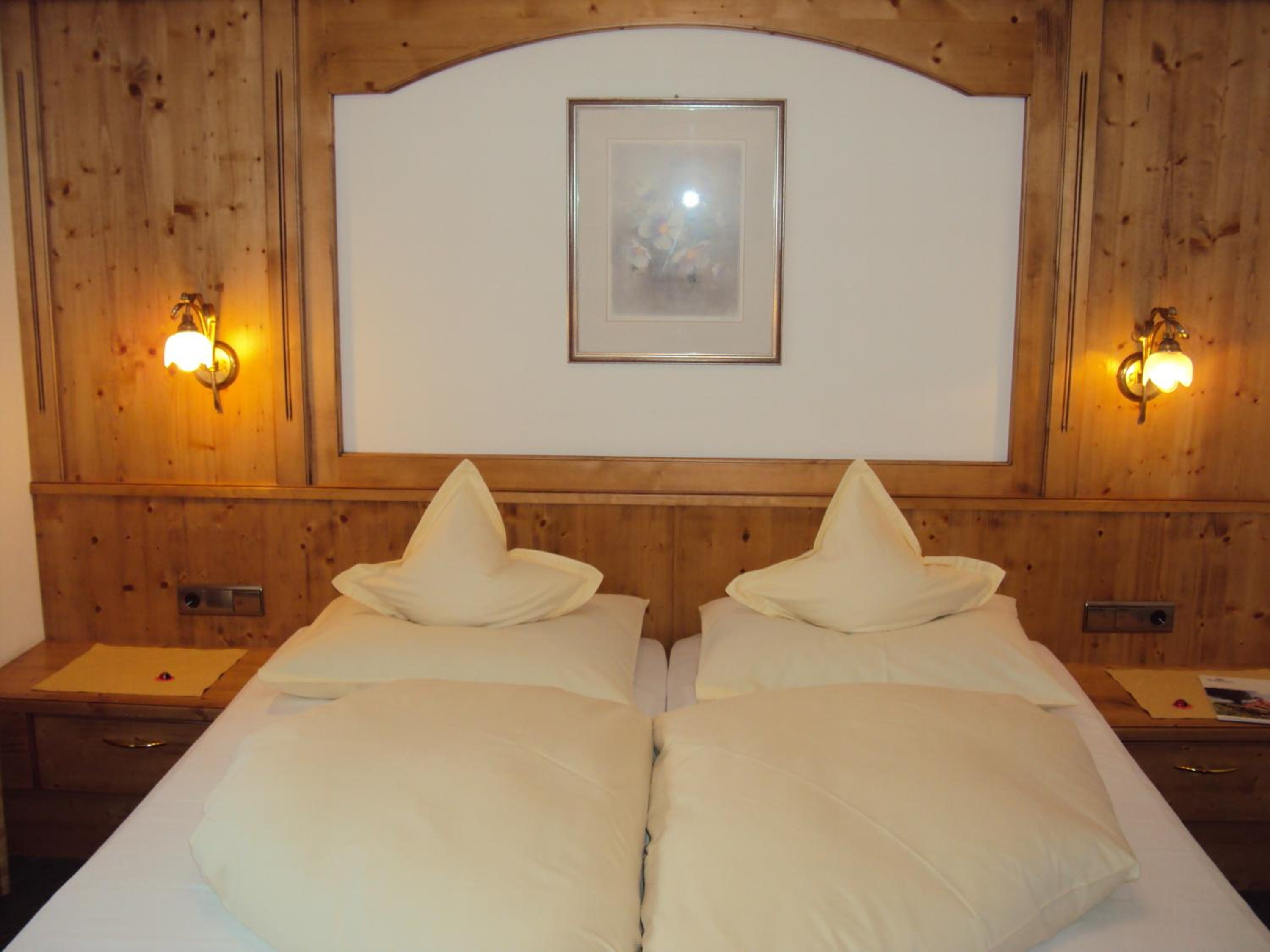 One-Bedroom Large Apartment with Balcony - Photo 4