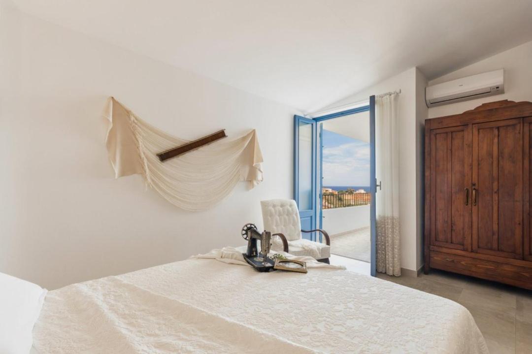 Deluxe Double Room with Balcony and Sea View - Photo 3
