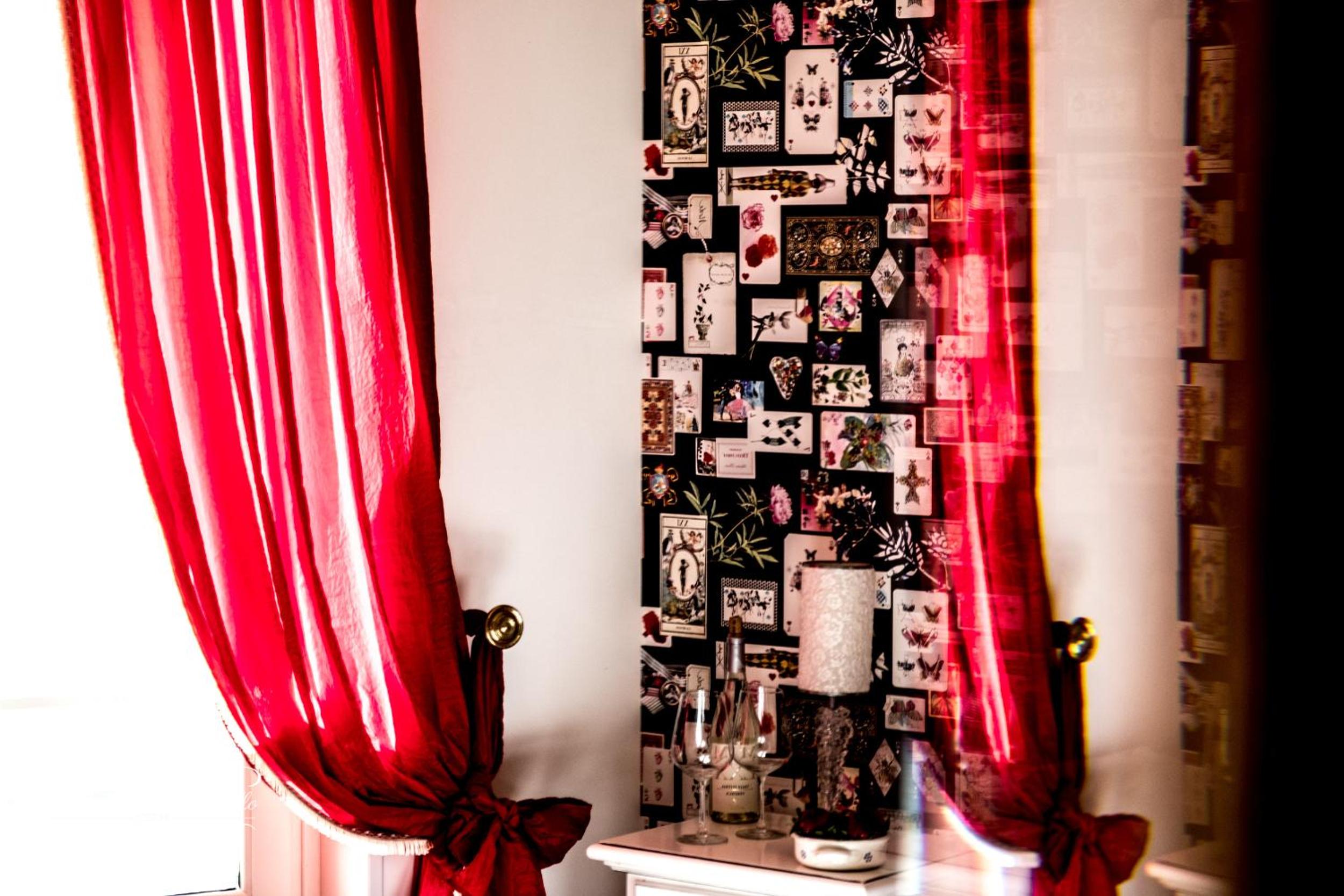 Deluxe Family Suite - Photo 8