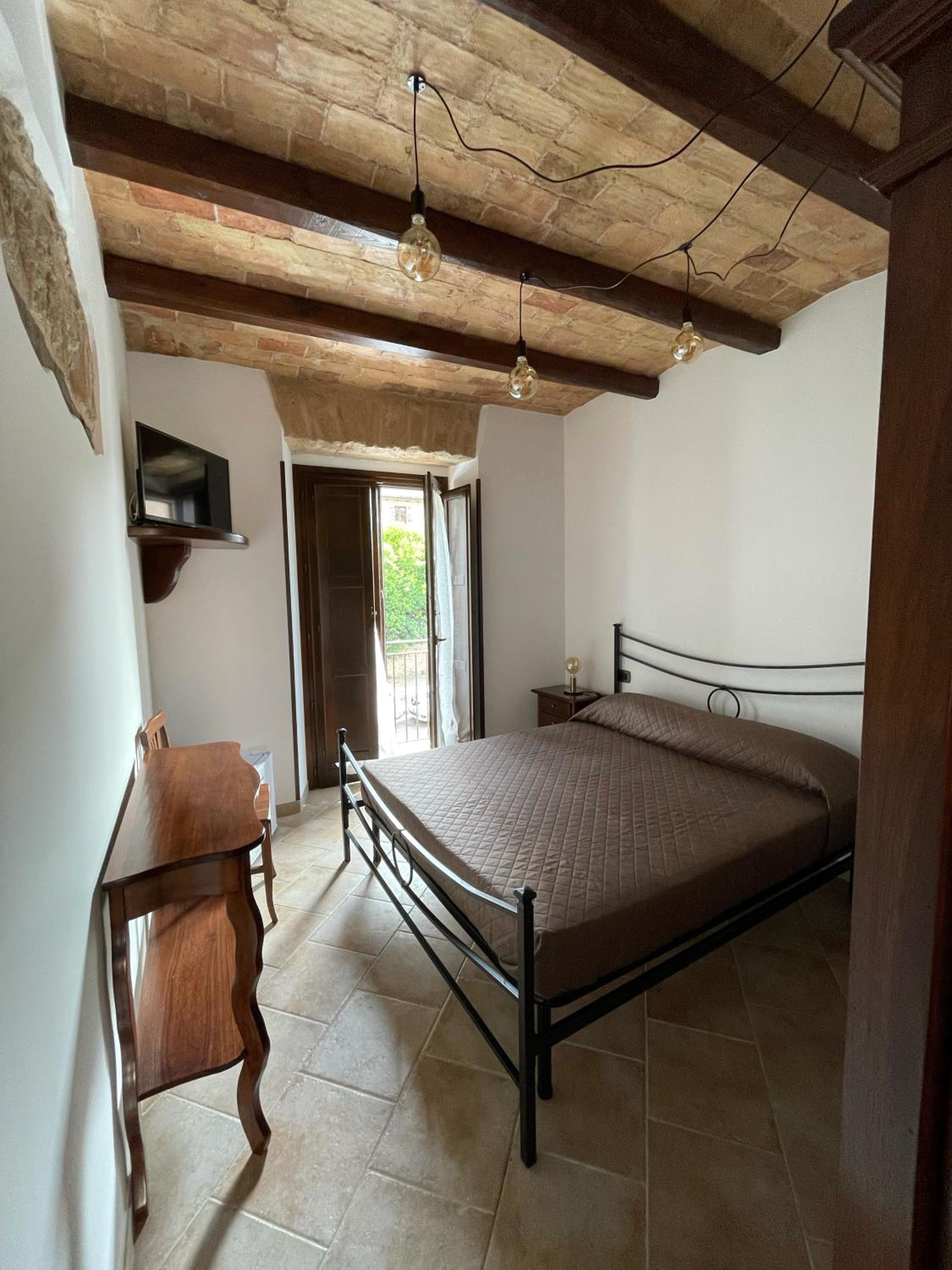 Double Room - Photo 4