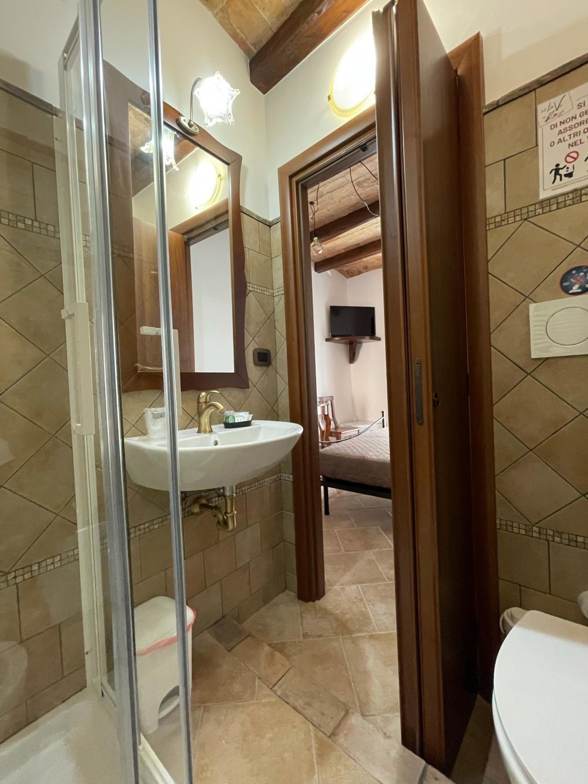 Double Room - Photo 3