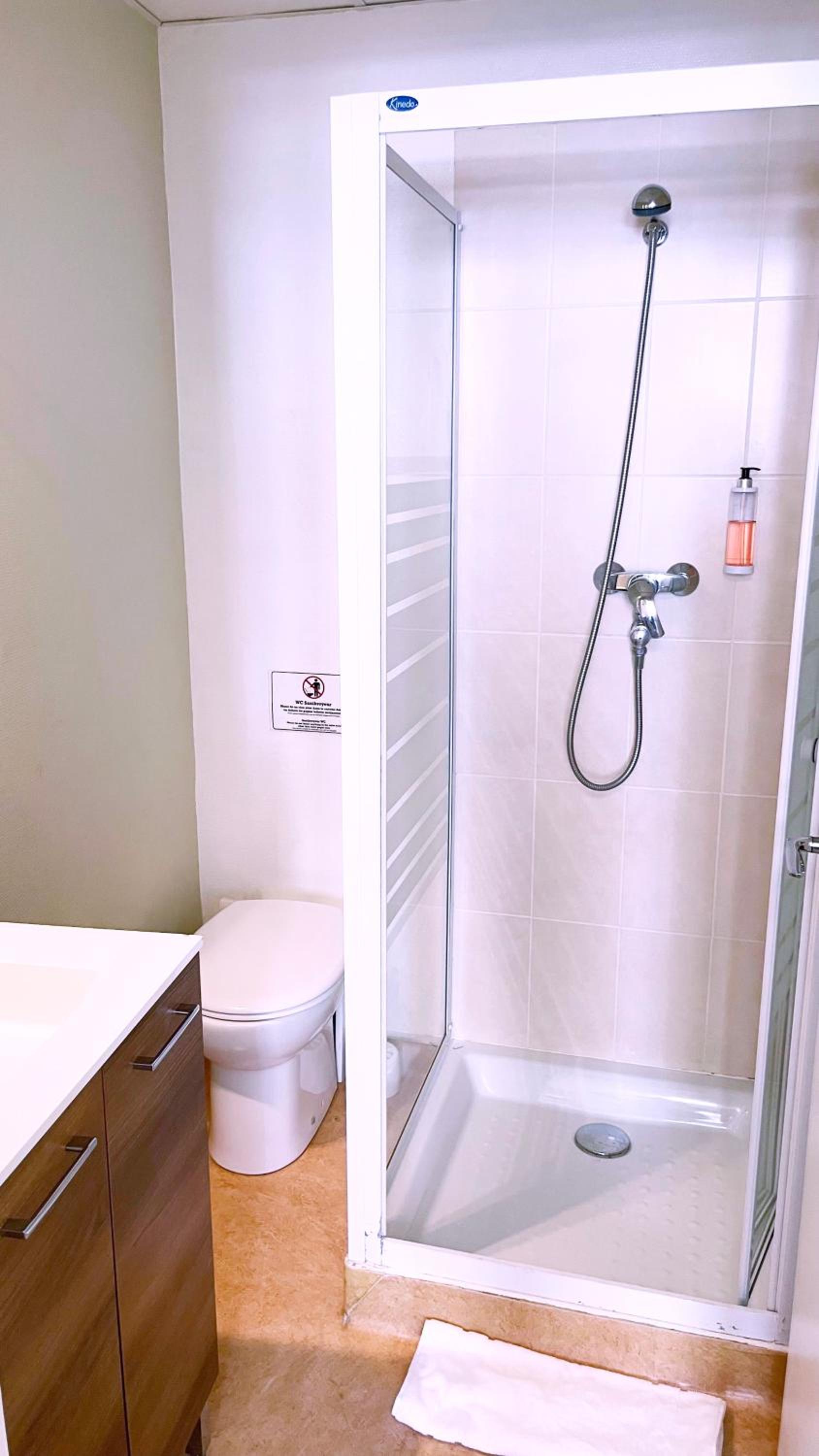 Double Room - Photo 8