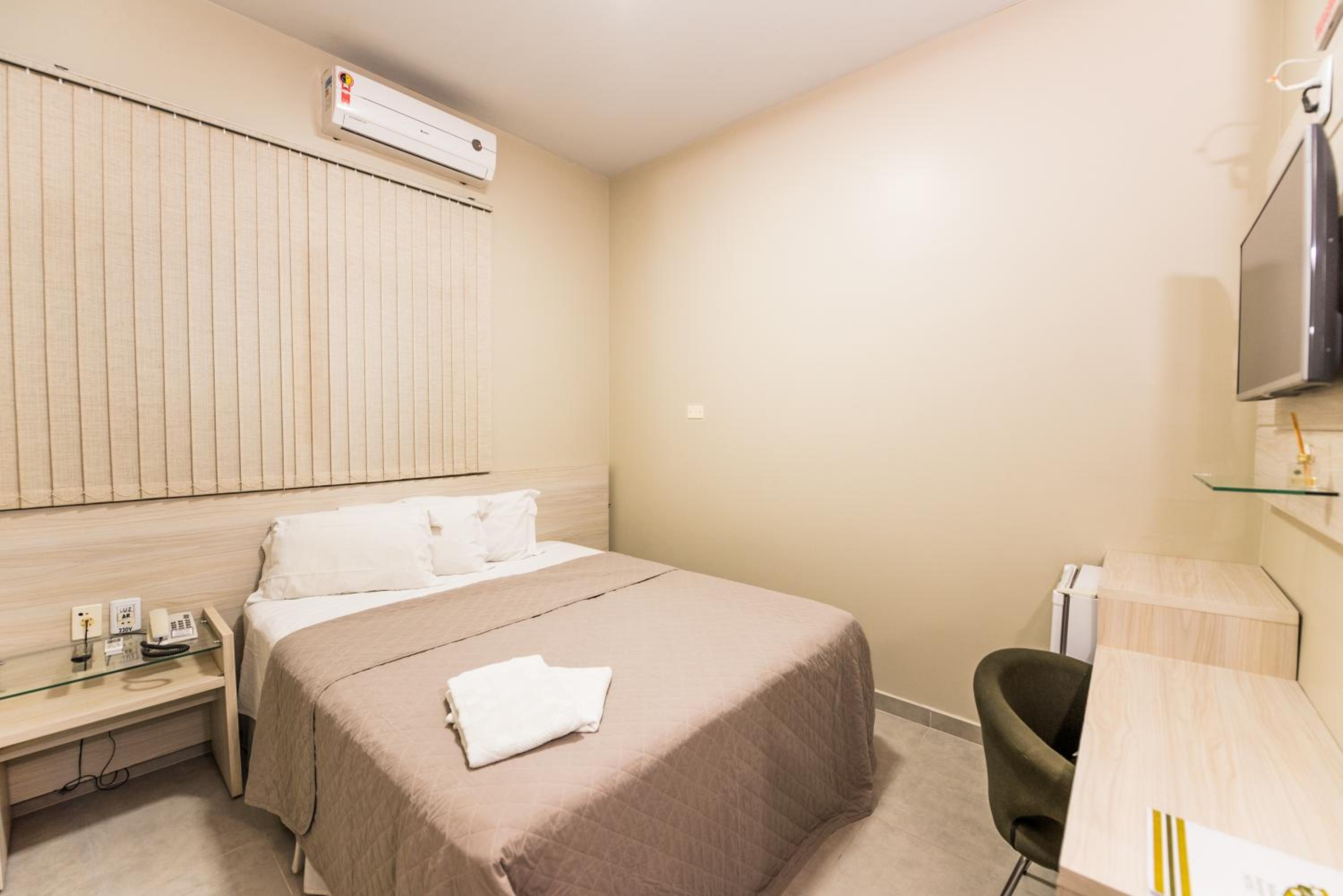 Standard Double or Twin Room - Photo 2