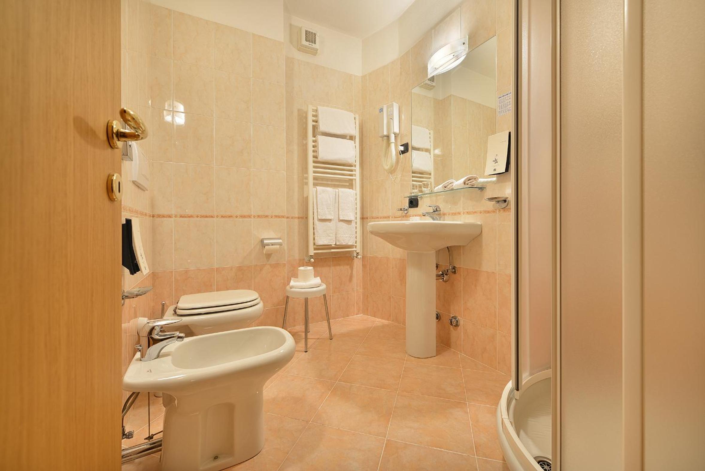 Standard Triple Room - Photo 2