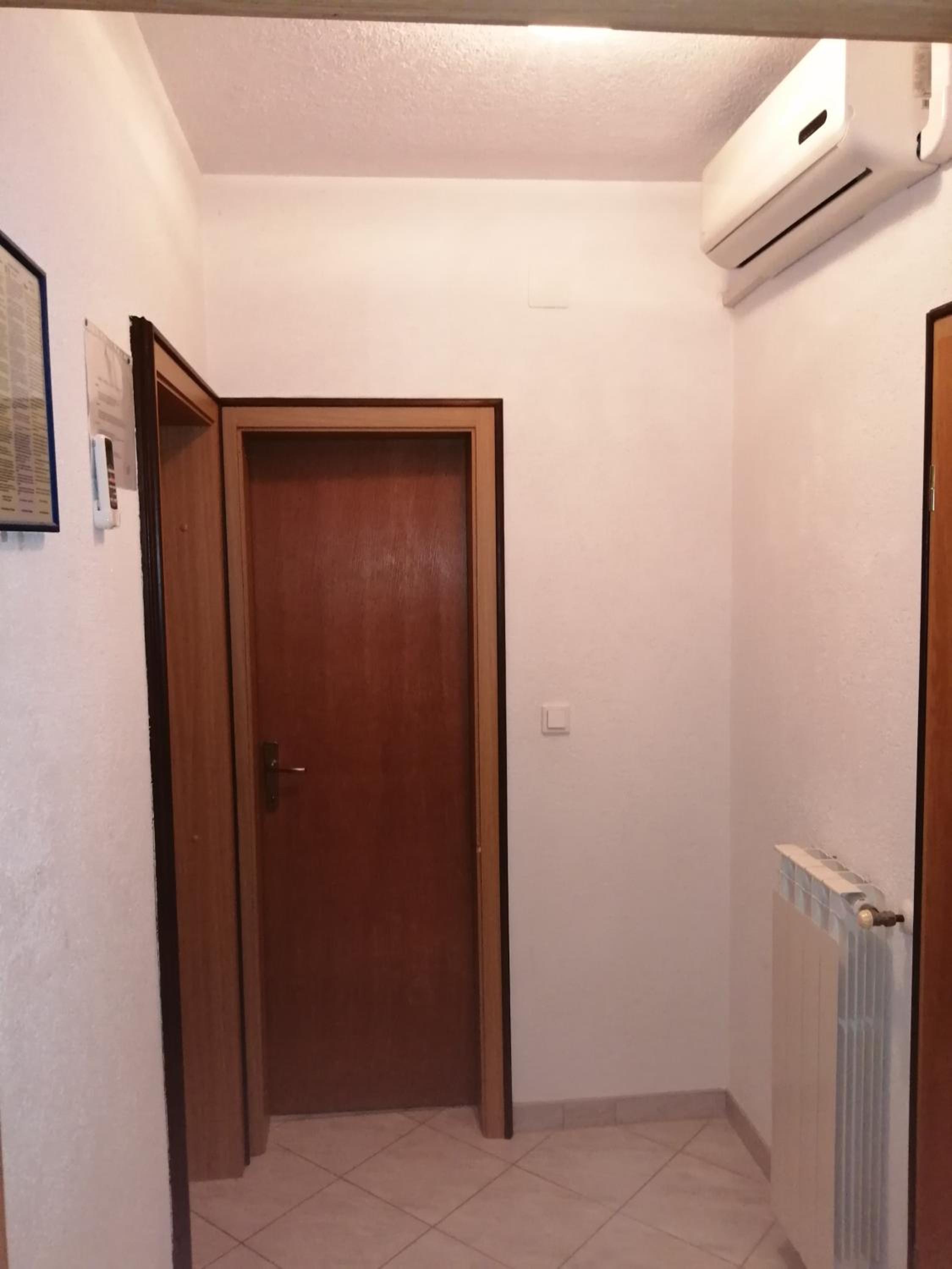 Apartment with Balcony - Photo 8