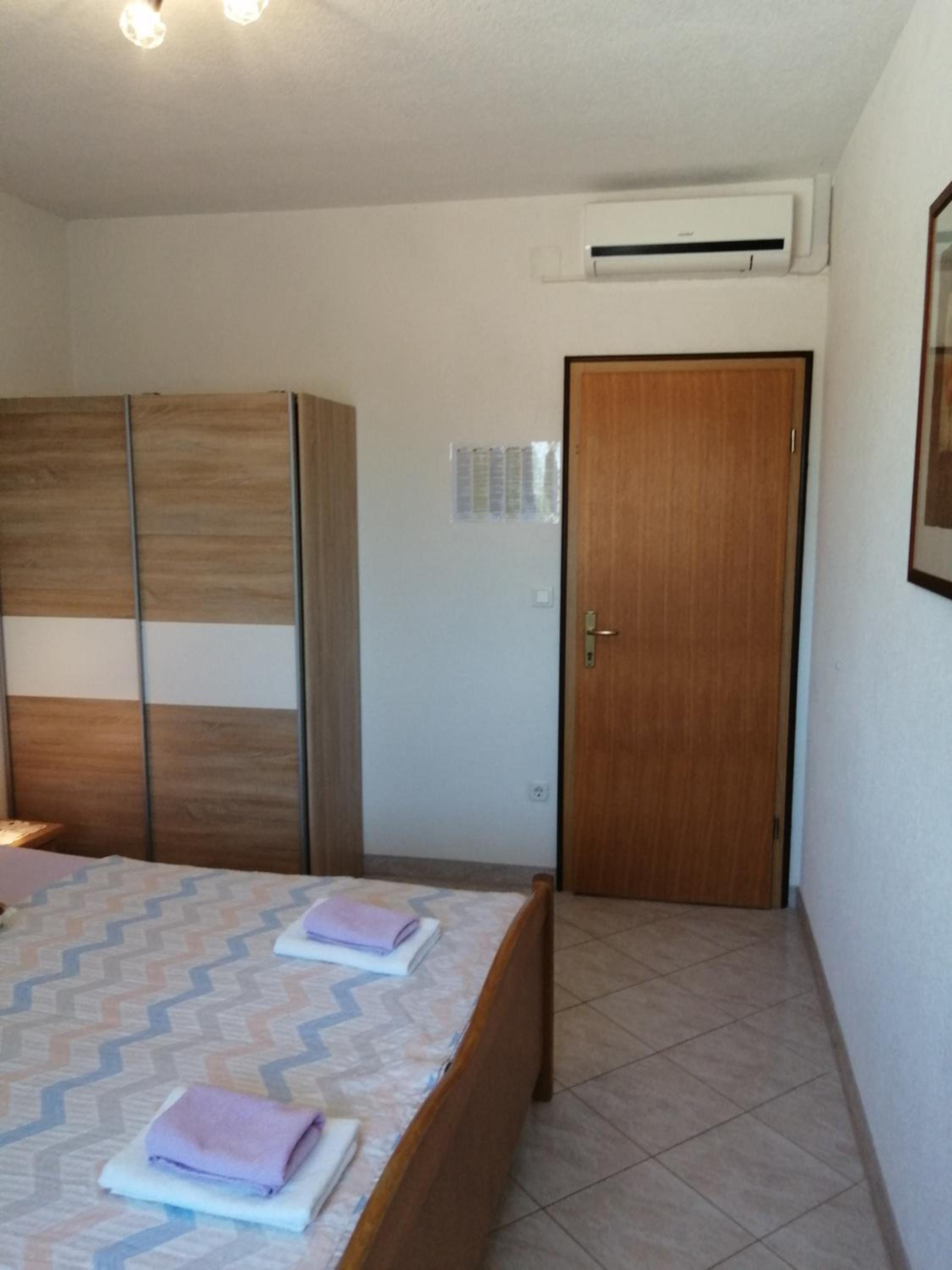 Double Room - Photo 16