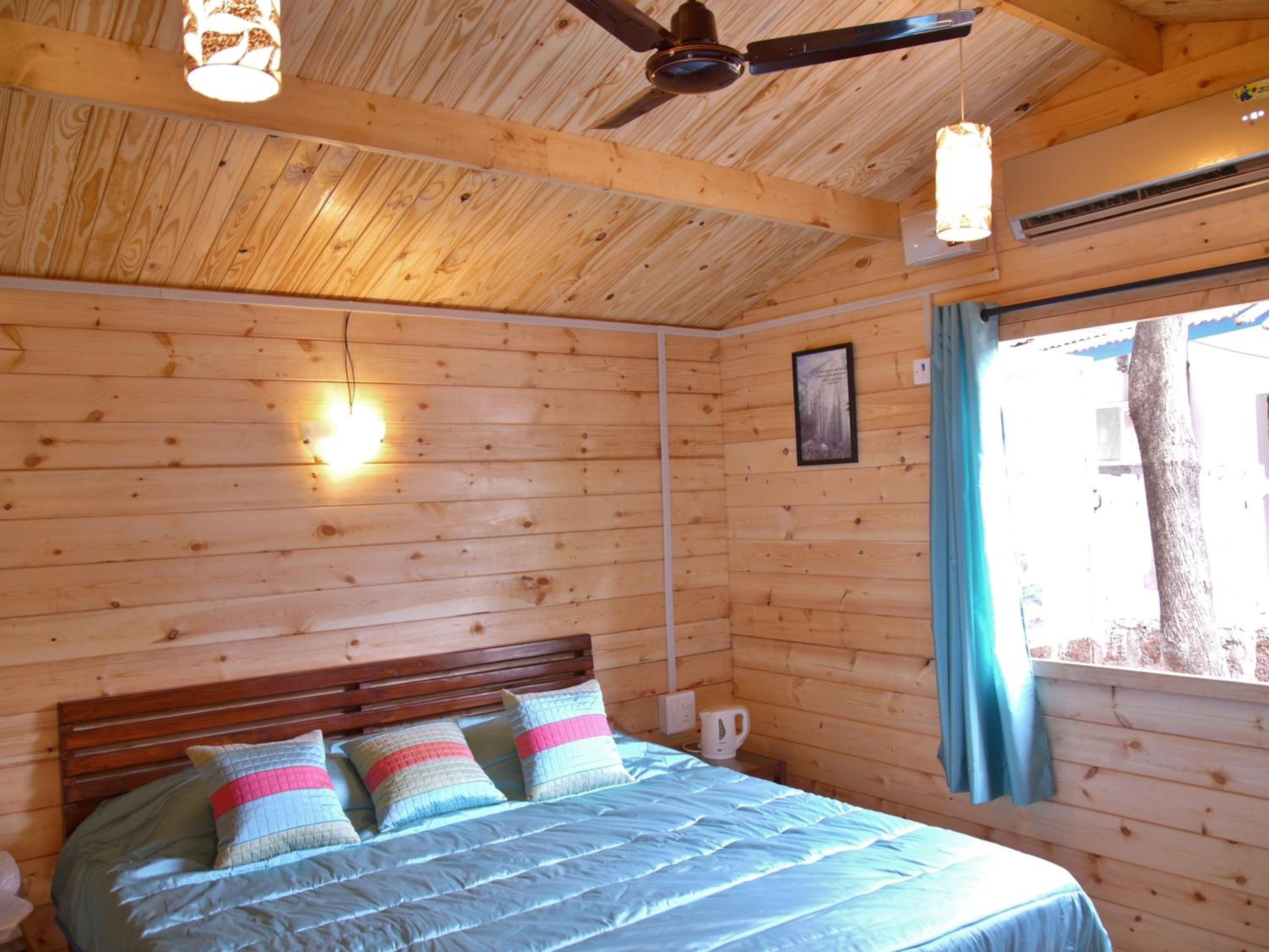 Deluxe Room with Balcony - Photo 1