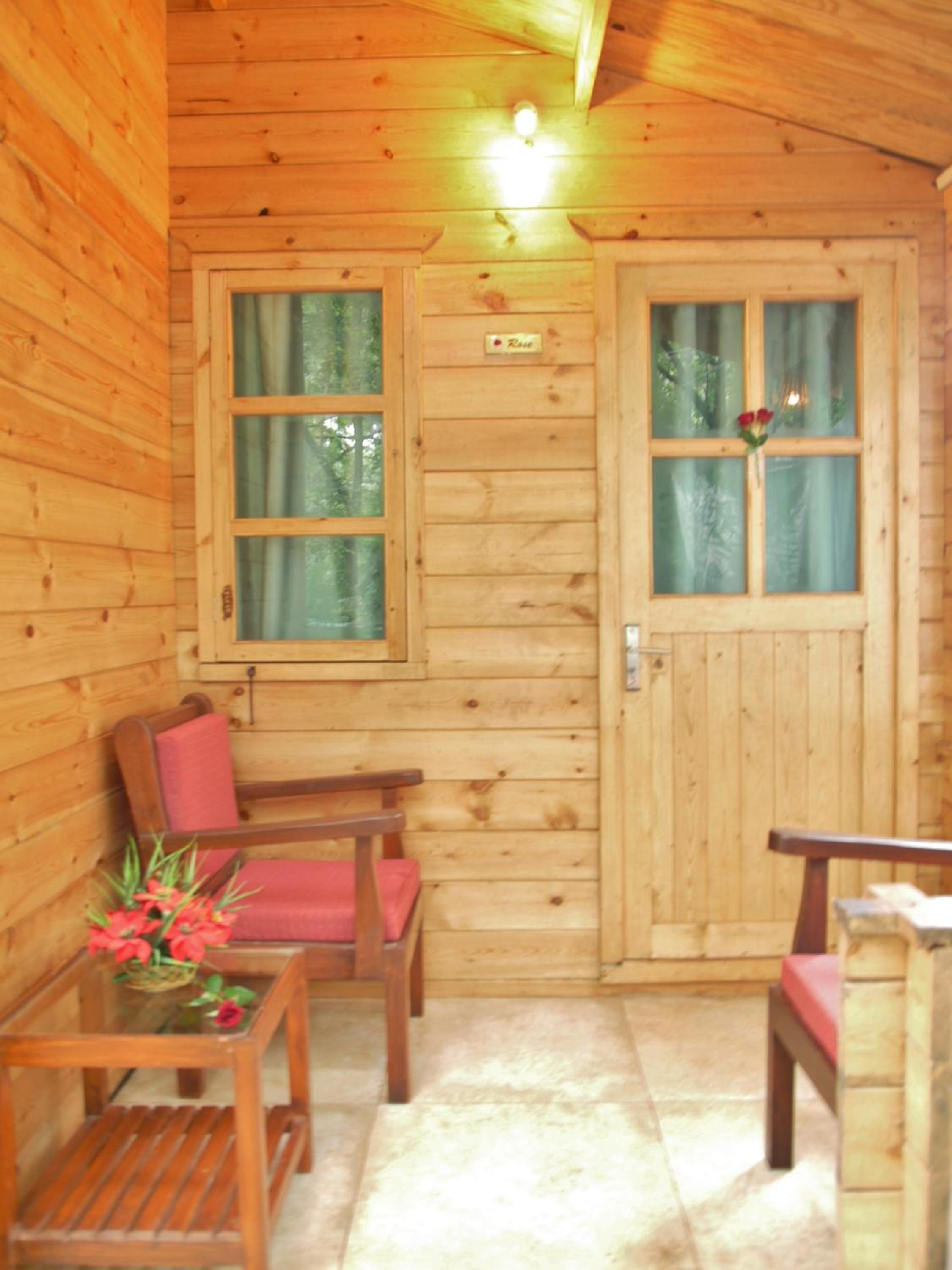 Deluxe Room with Balcony - Photo 5