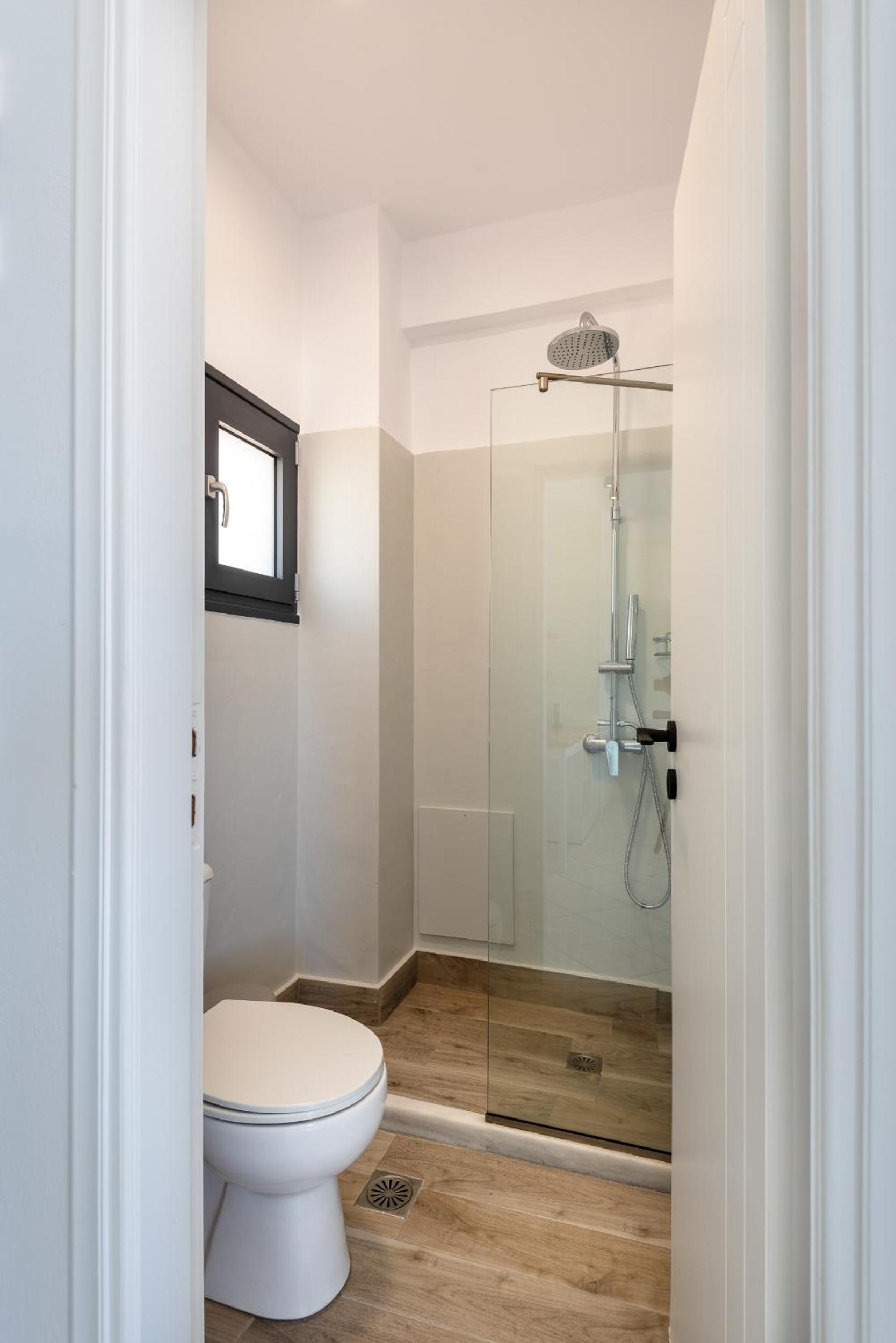 Budget Double Room - Photo 8